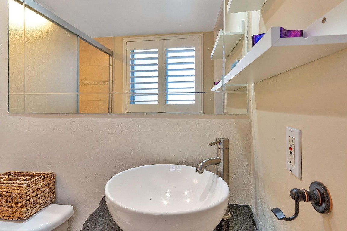 HAMPTON EAST CONDO - Residential