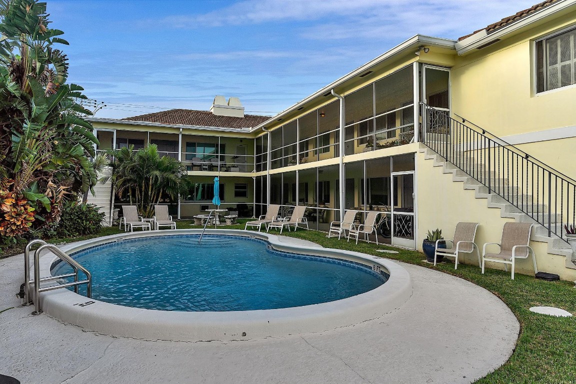 HAMPTON EAST CONDO - Residential