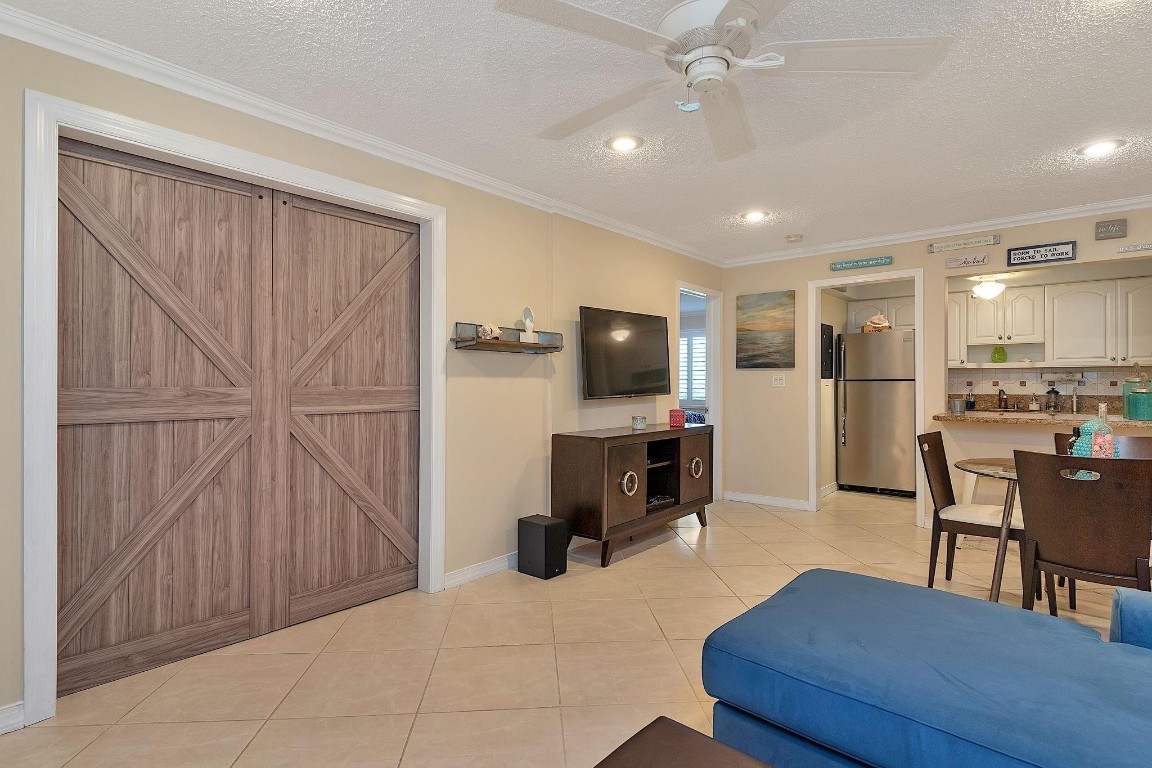 HAMPTON EAST CONDO - Residential