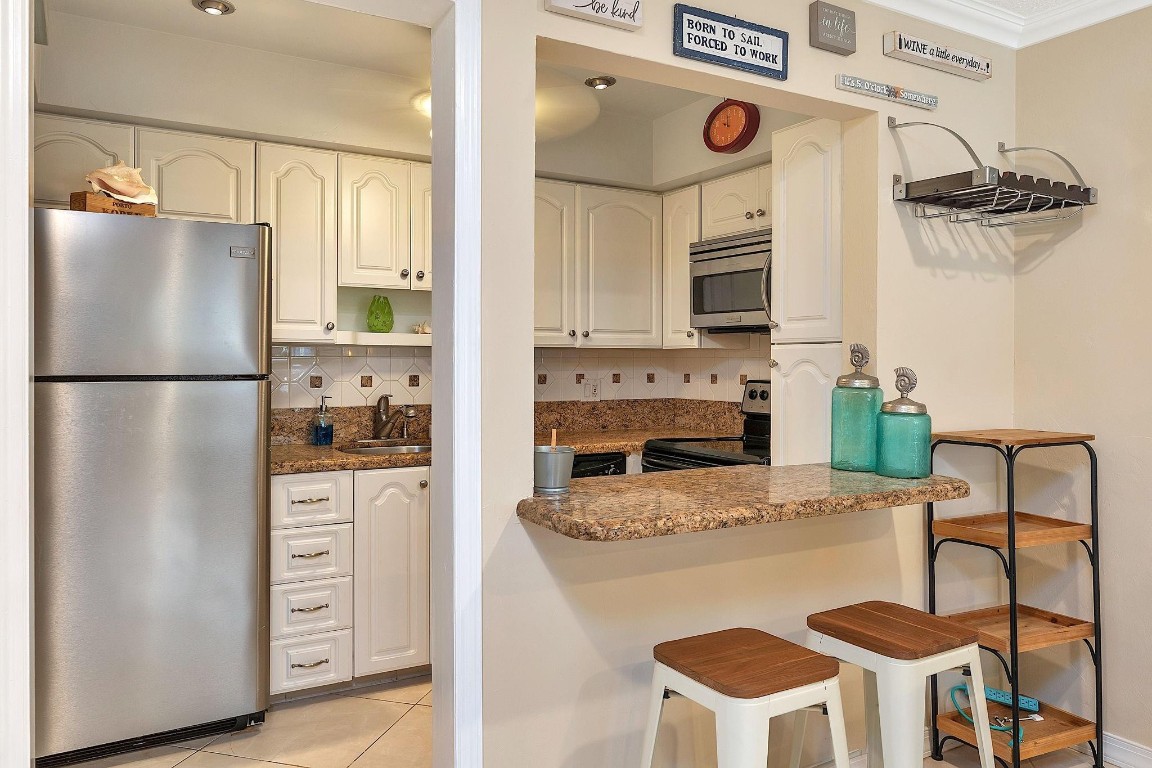 HAMPTON EAST CONDO - Residential