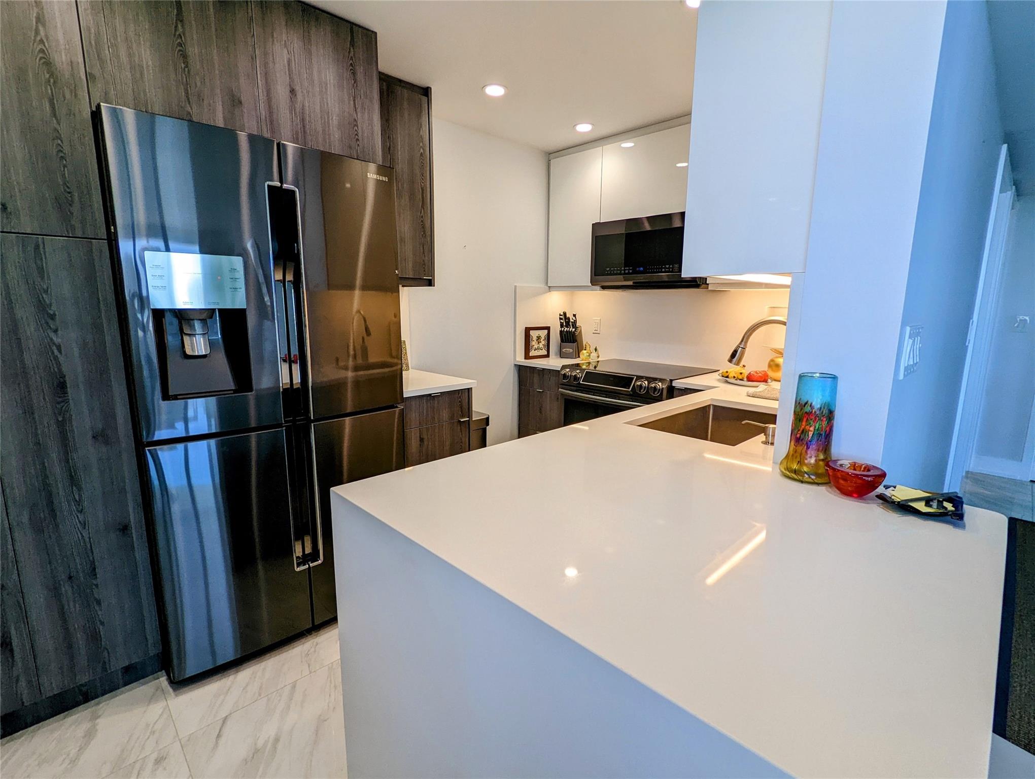 Sunrise Tower Condo - Residential Lease