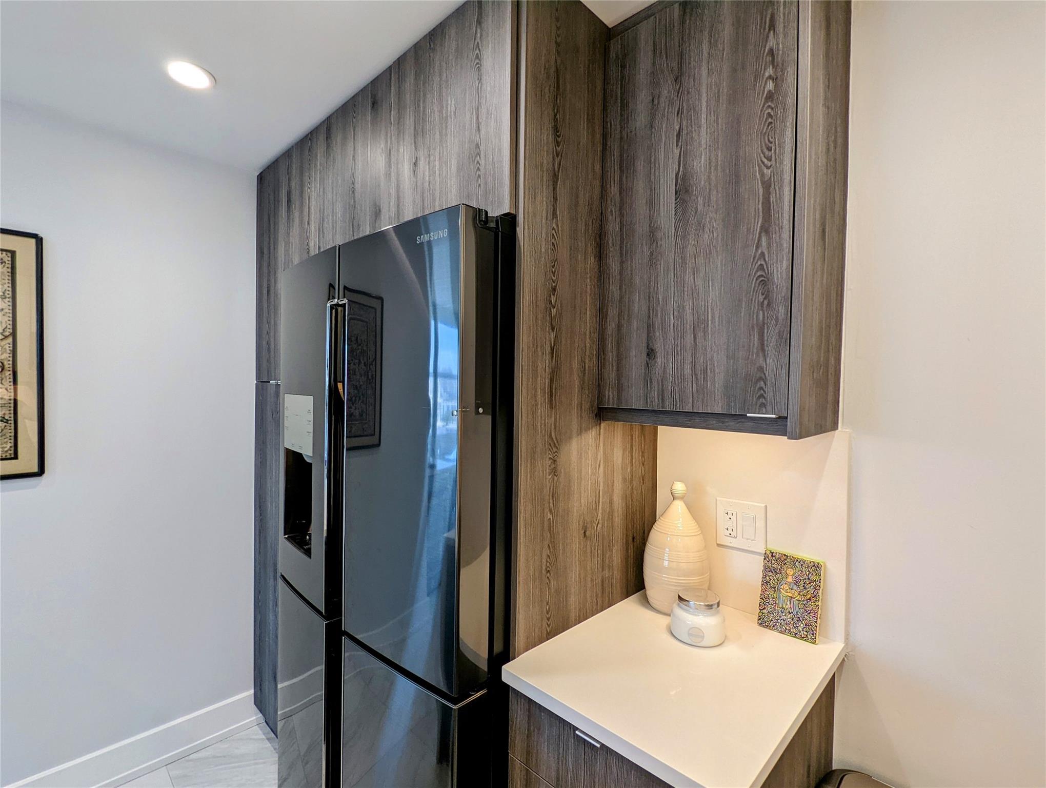 Sunrise Tower Condo - Residential Lease