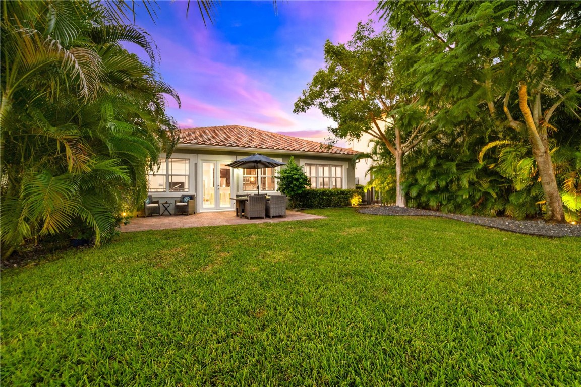 MIRA LAGO - Residential