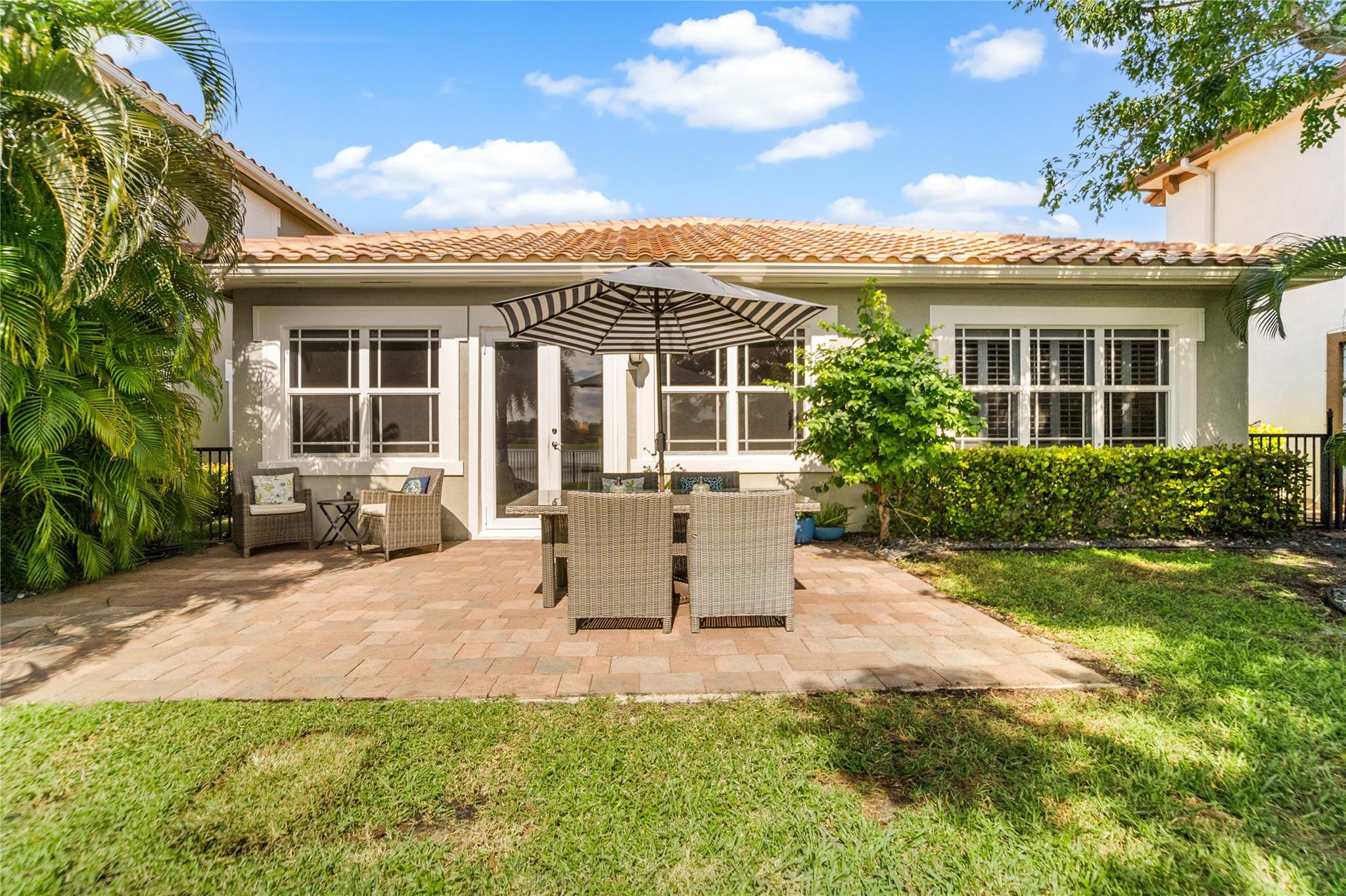 MIRA LAGO - Residential