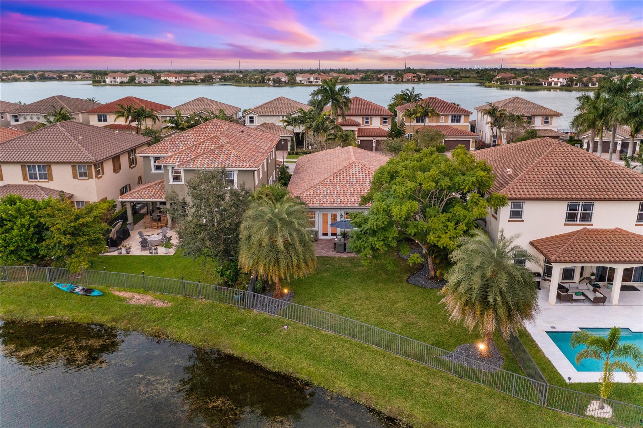 MIRA LAGO - Residential