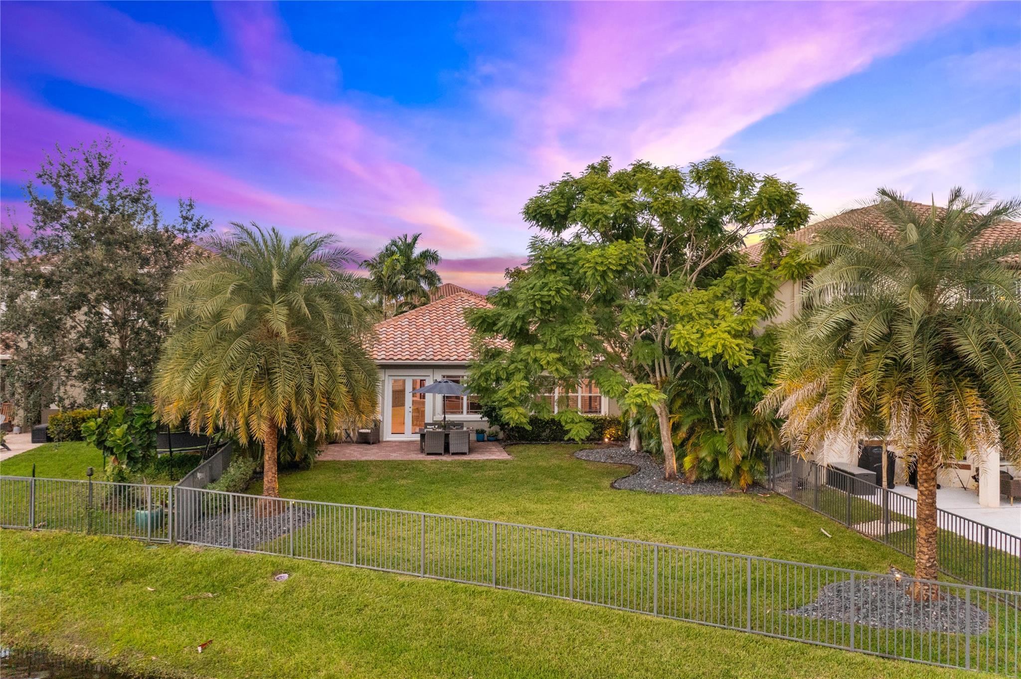 MIRA LAGO - Residential