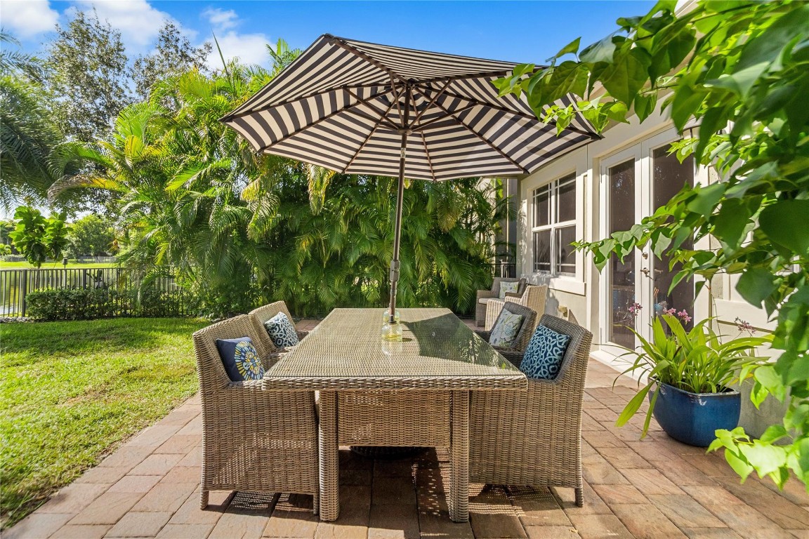 MIRA LAGO - Residential