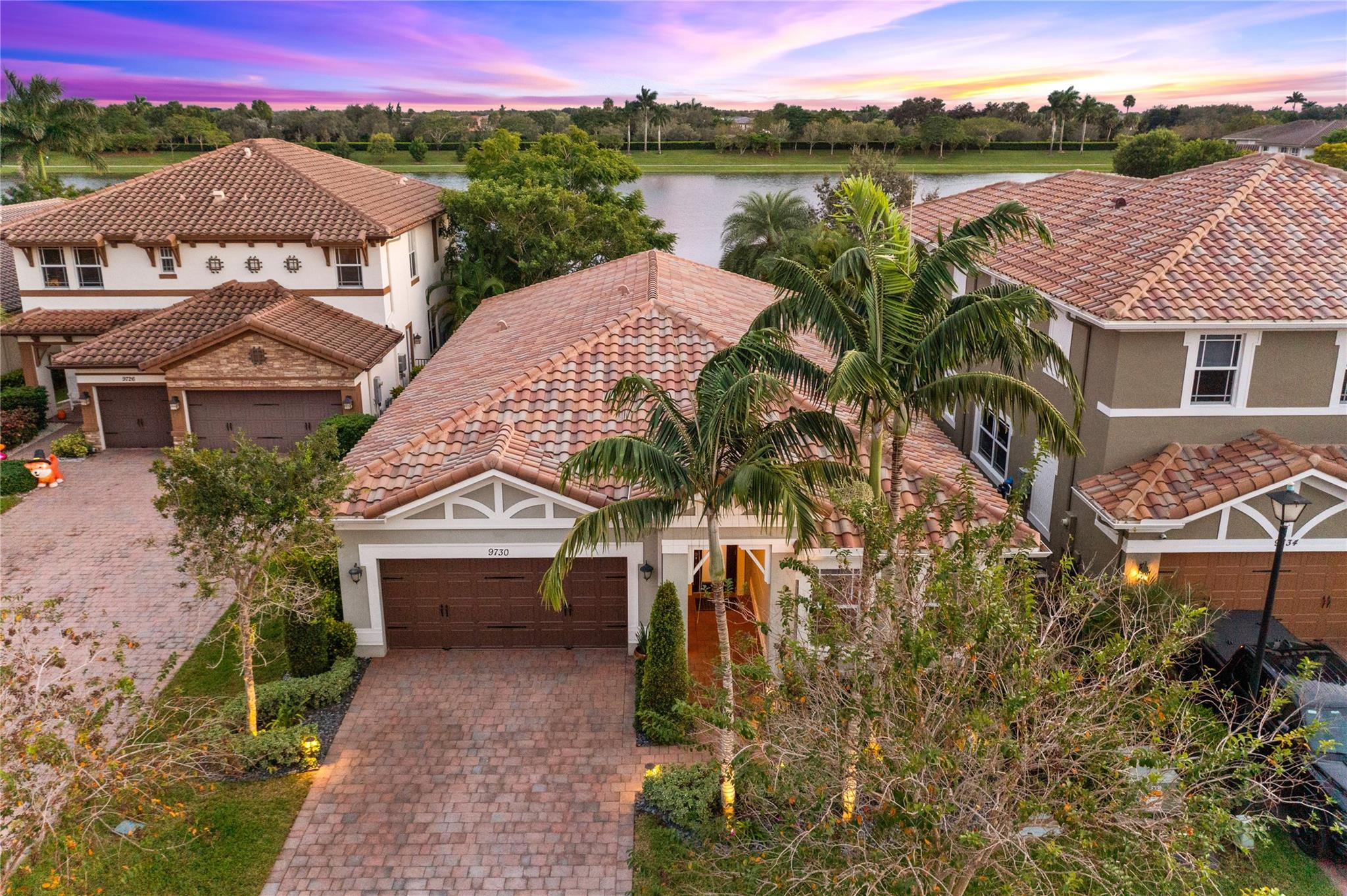 MIRA LAGO - Residential