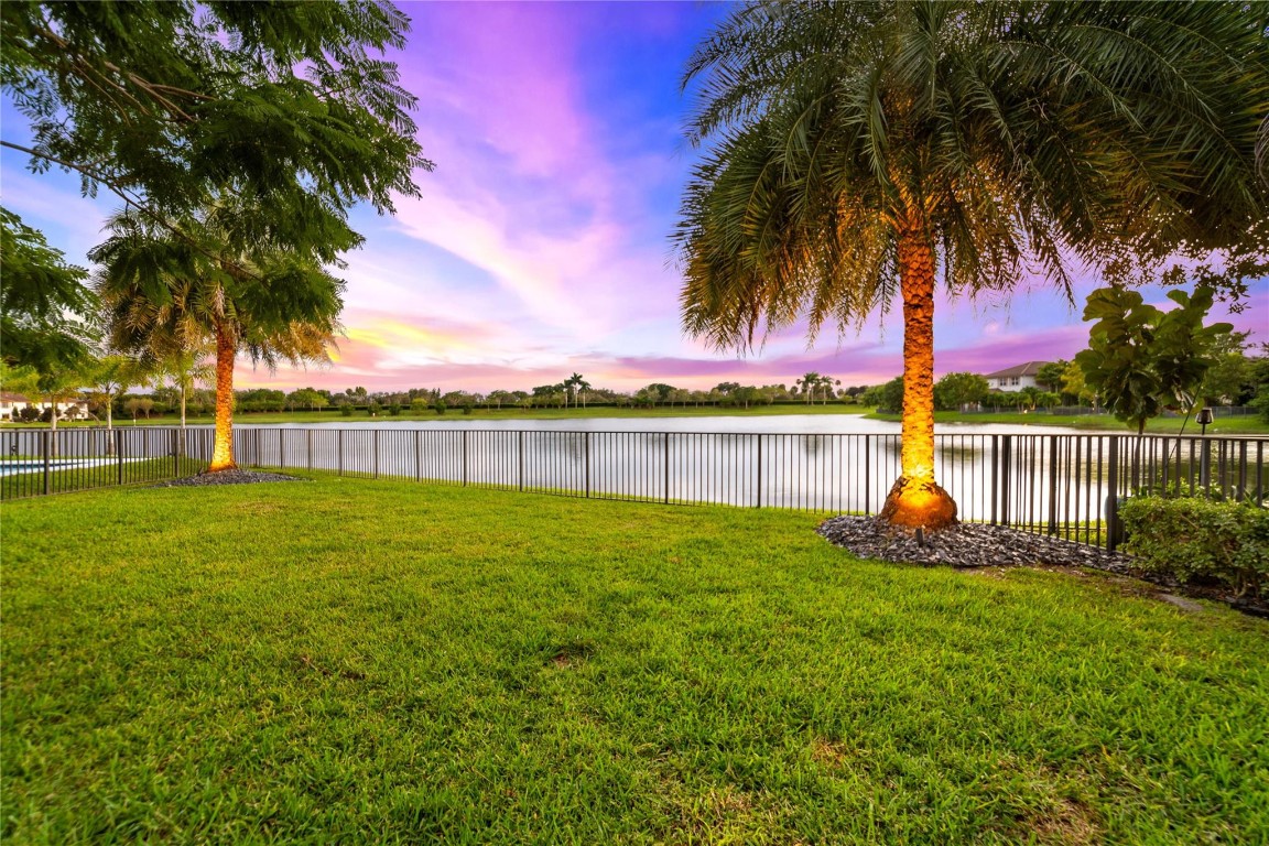 MIRA LAGO - Residential