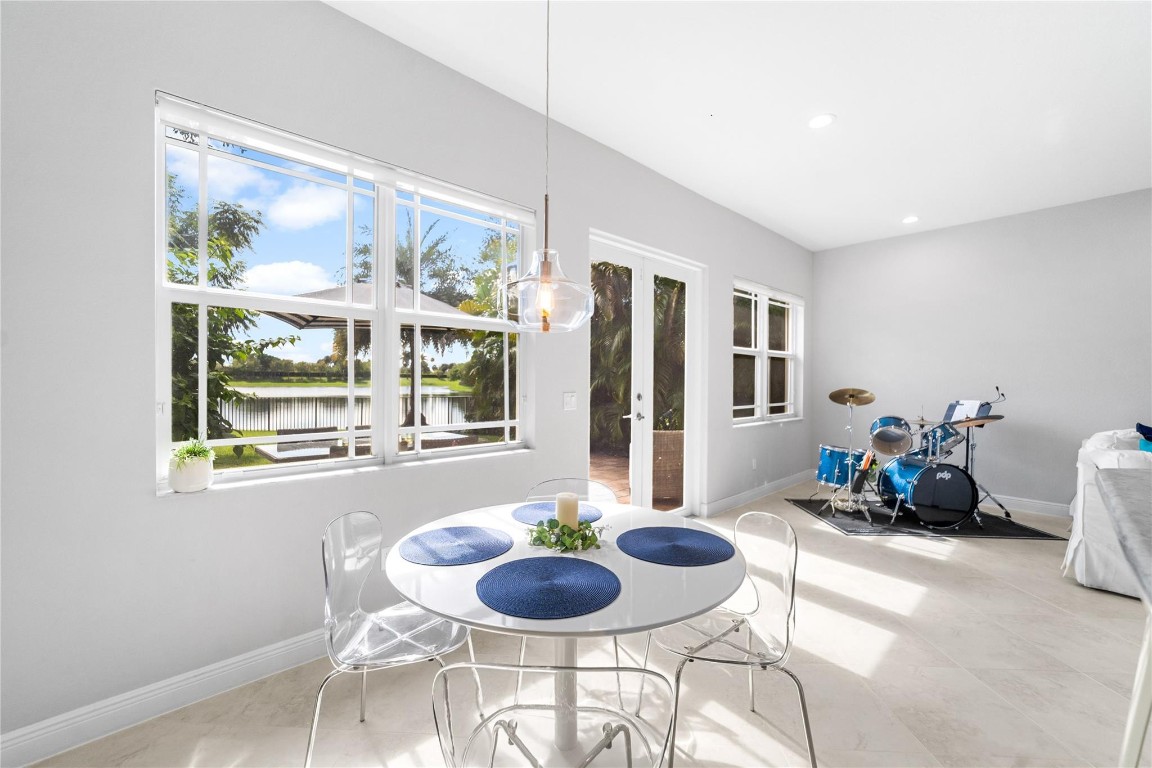 MIRA LAGO - Residential