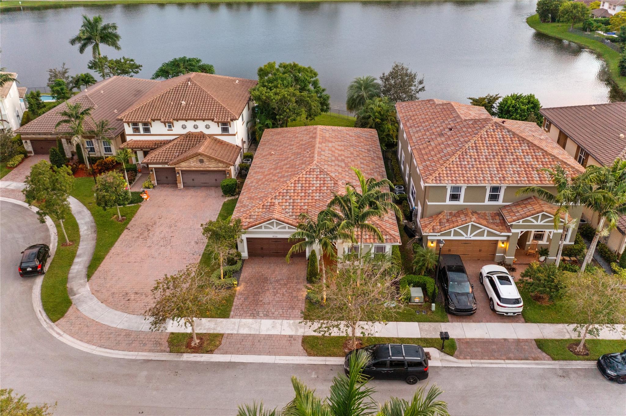 MIRA LAGO - Residential