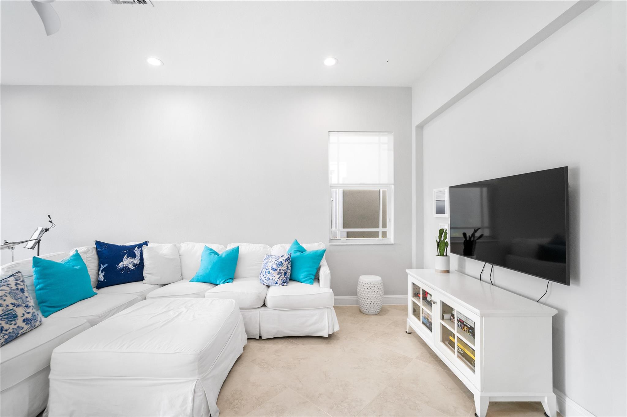 MIRA LAGO - Residential