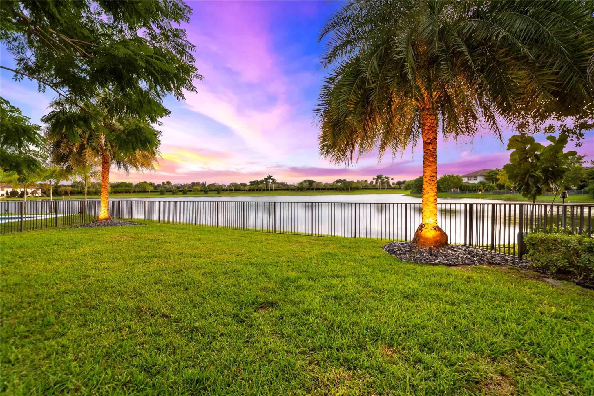 MIRA LAGO - Residential