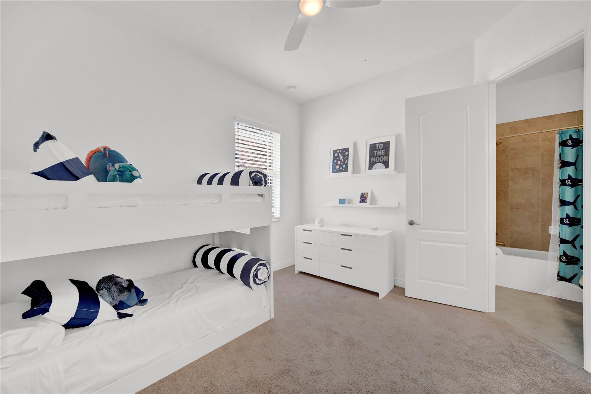 MIRA LAGO - Residential