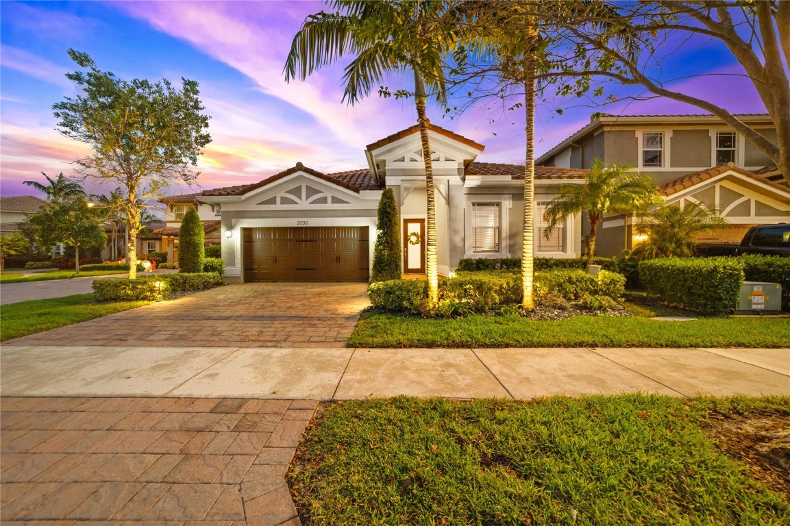 MIRA LAGO - Residential