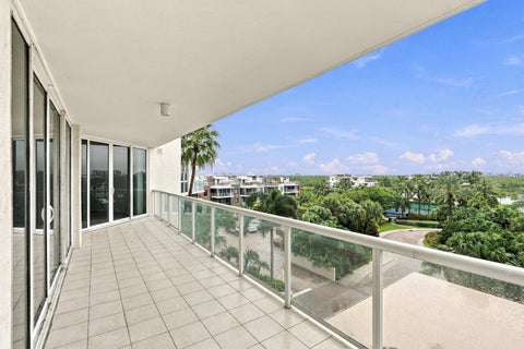 Tiny photo for 6001 N OCEAN Drive #503, Hollywood, FL 33019 (MLS # B26081294)