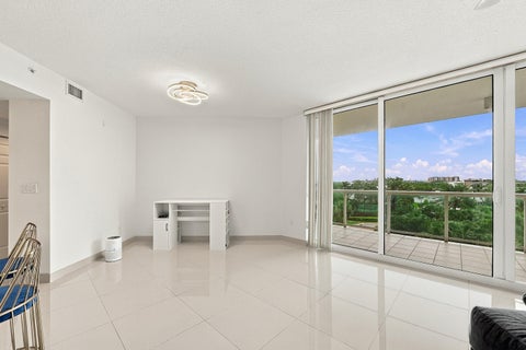 Tiny photo for 6001 N OCEAN Drive #503, Hollywood, FL 33019 (MLS # B26081294)