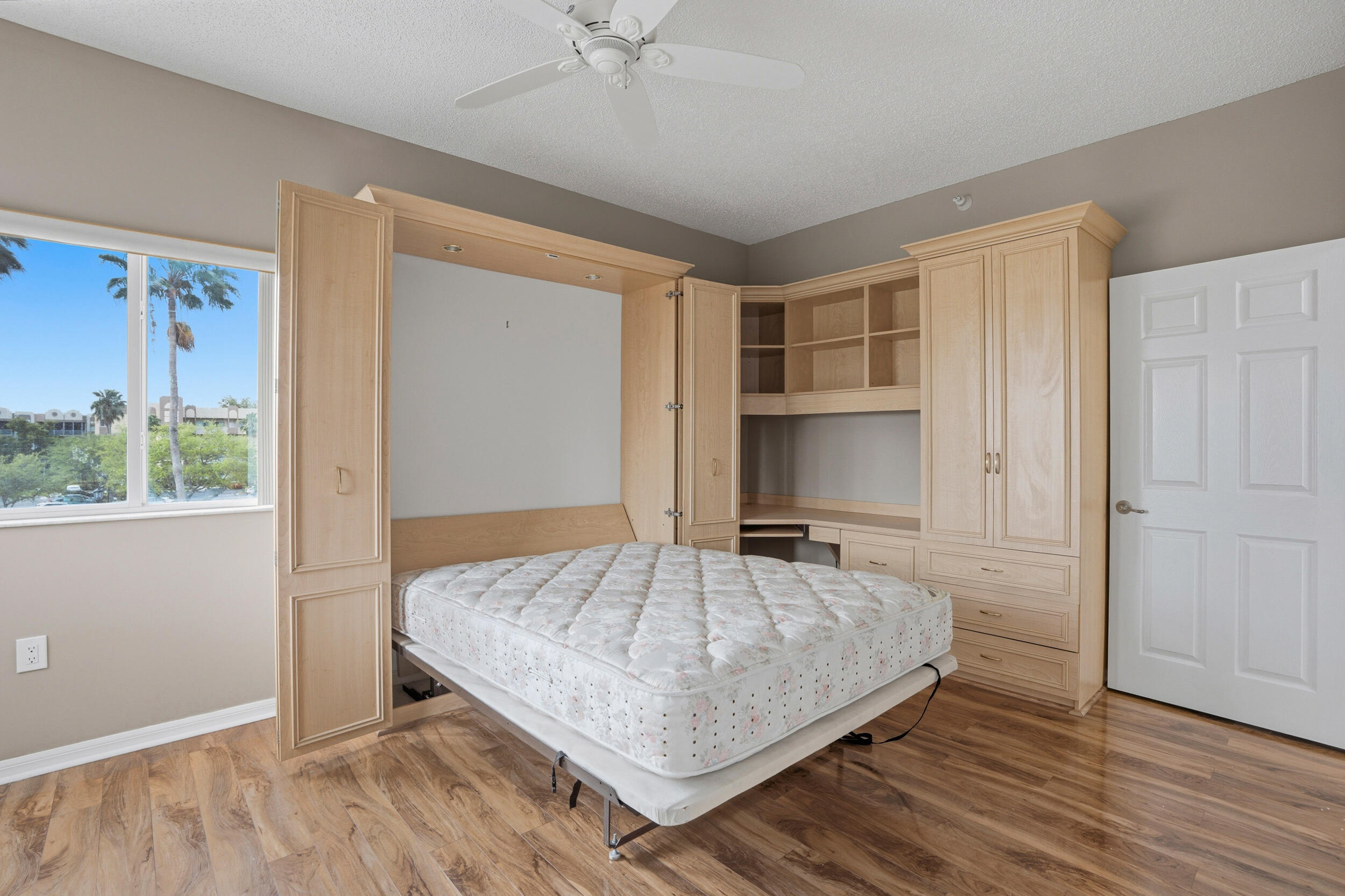 SOUTHAMPTON CONDOMINIUM - Residential