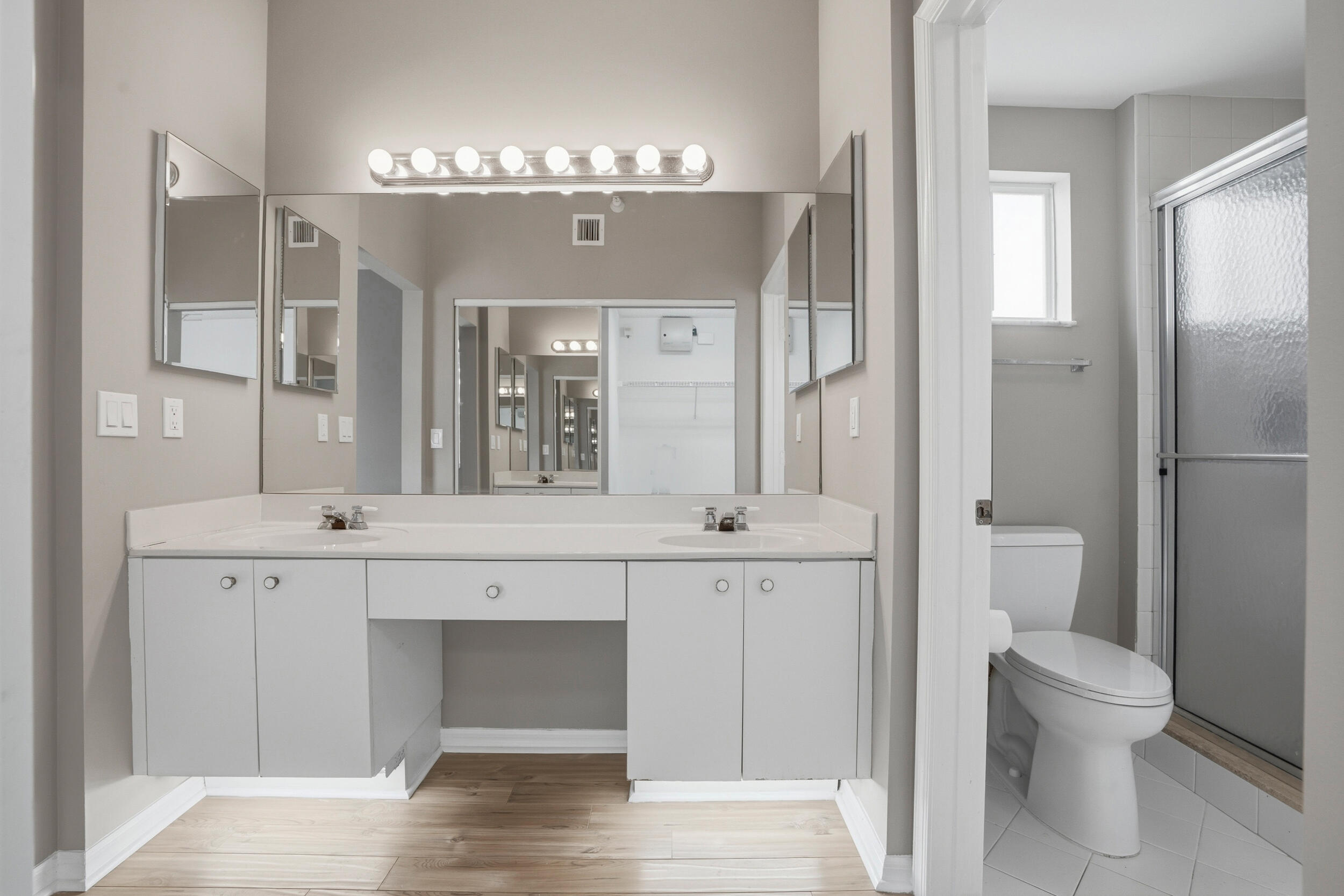 SOUTHAMPTON CONDOMINIUM - Residential