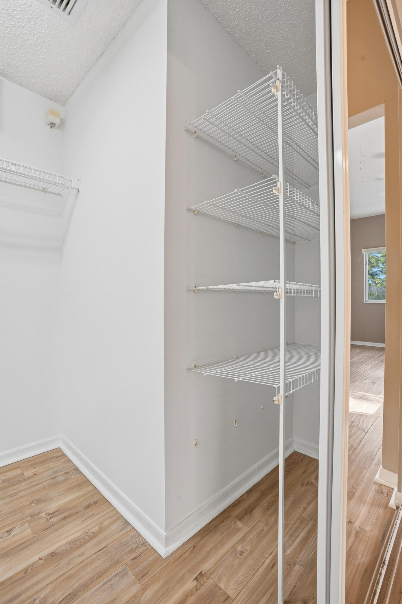 SOUTHAMPTON CONDOMINIUM - Residential