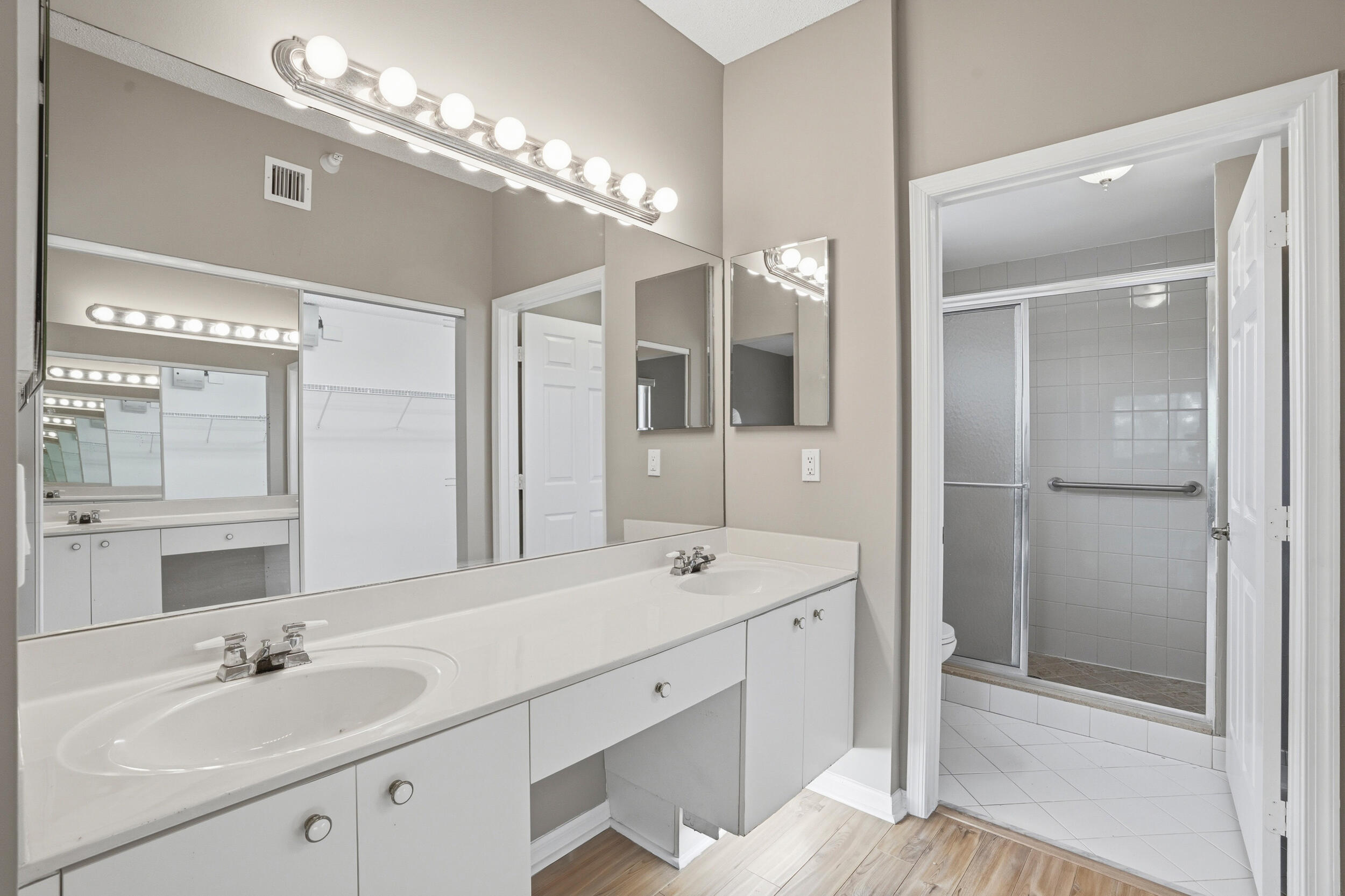 SOUTHAMPTON CONDOMINIUM - Residential