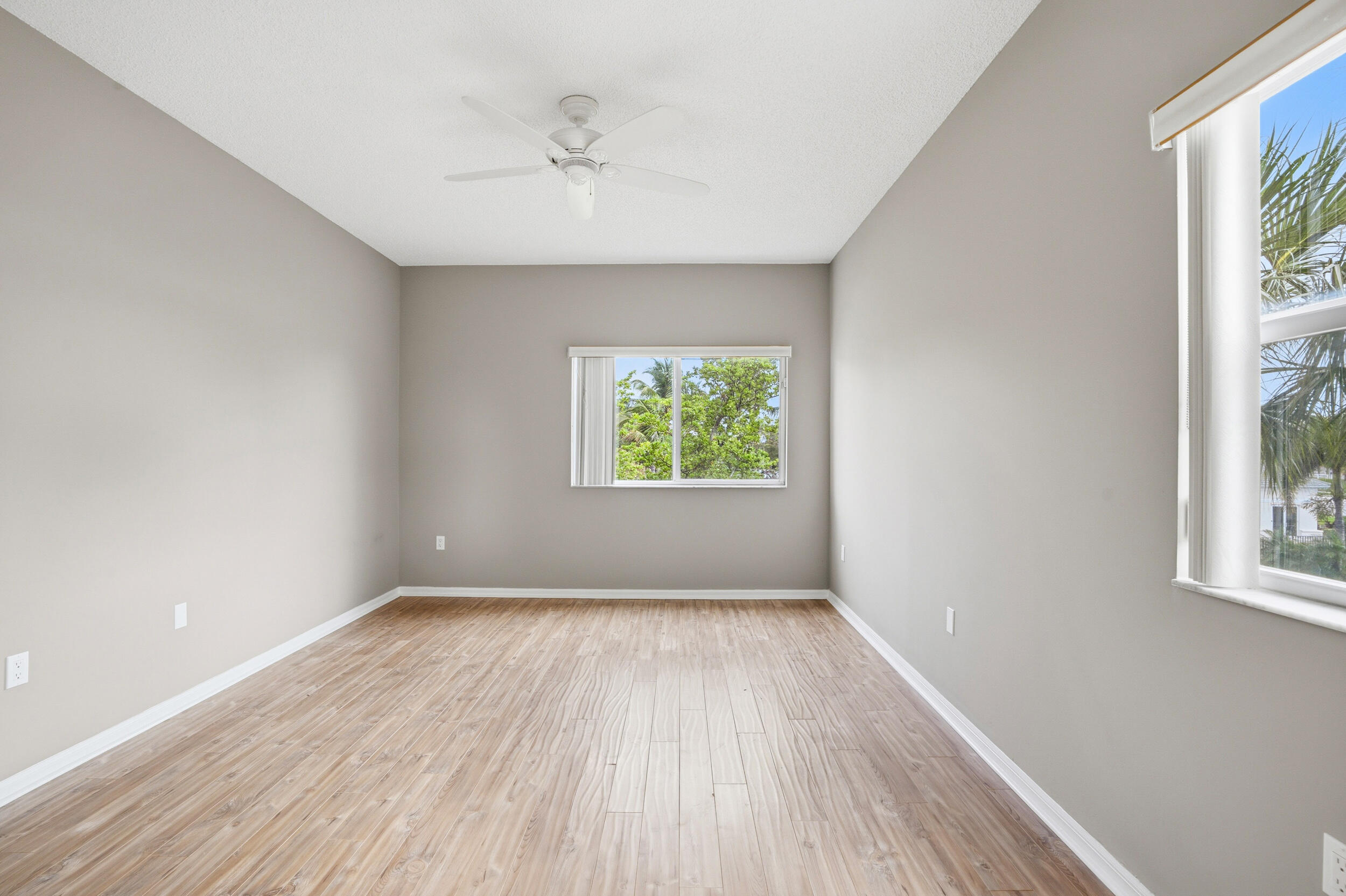 SOUTHAMPTON CONDOMINIUM - Residential