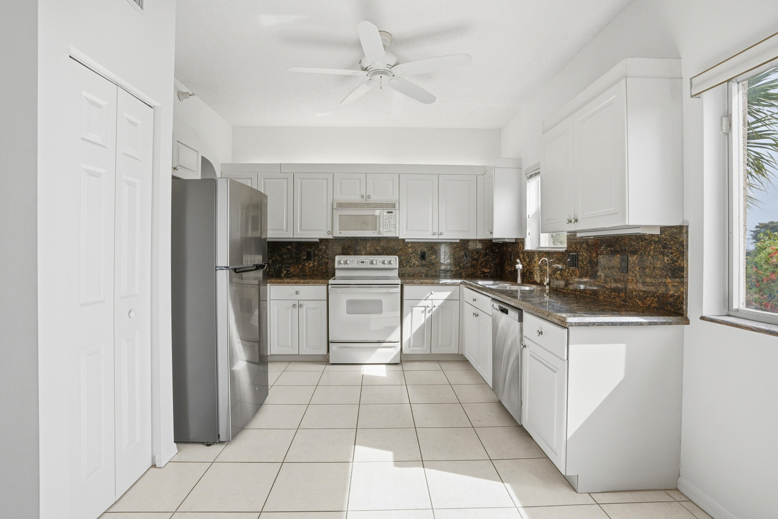 SOUTHAMPTON CONDOMINIUM - Residential