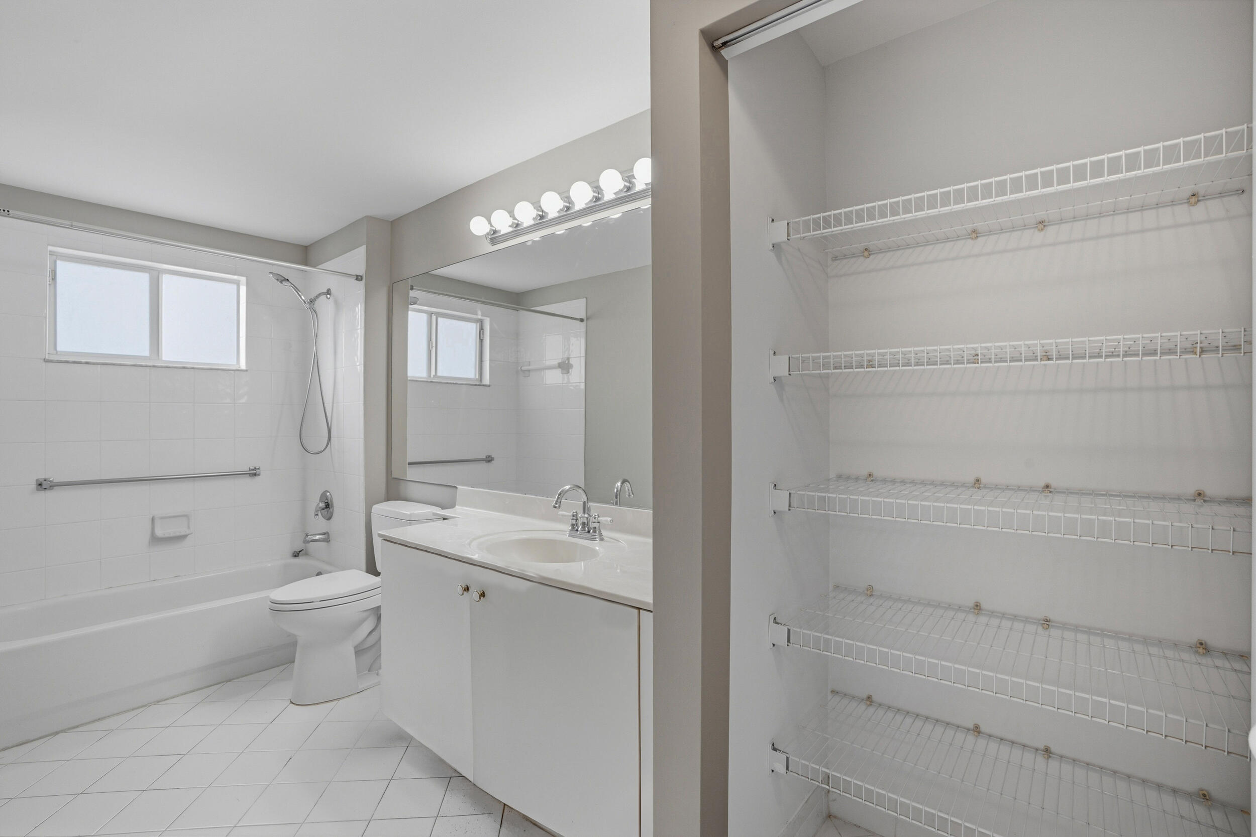 SOUTHAMPTON CONDOMINIUM - Residential