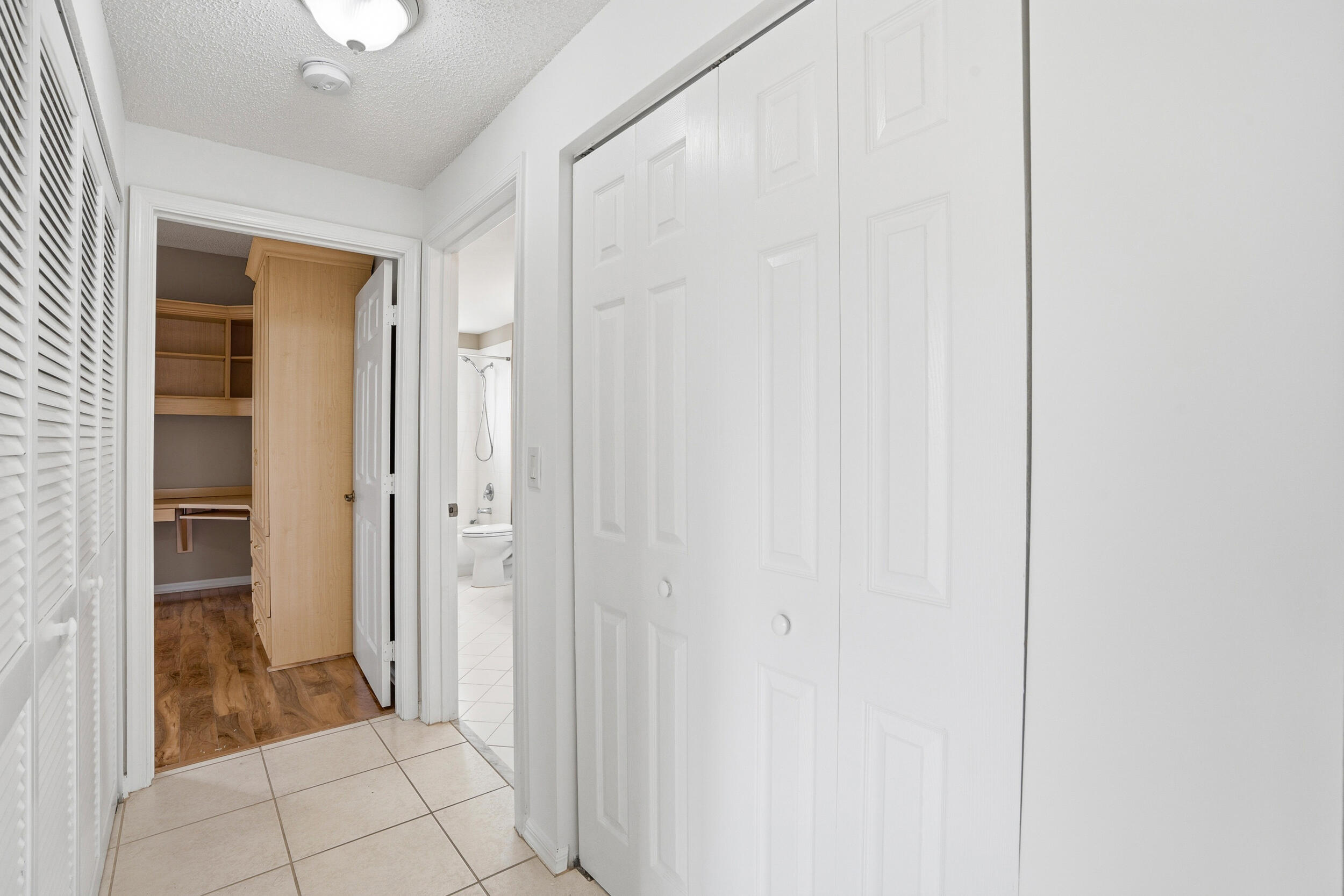 SOUTHAMPTON CONDOMINIUM - Residential