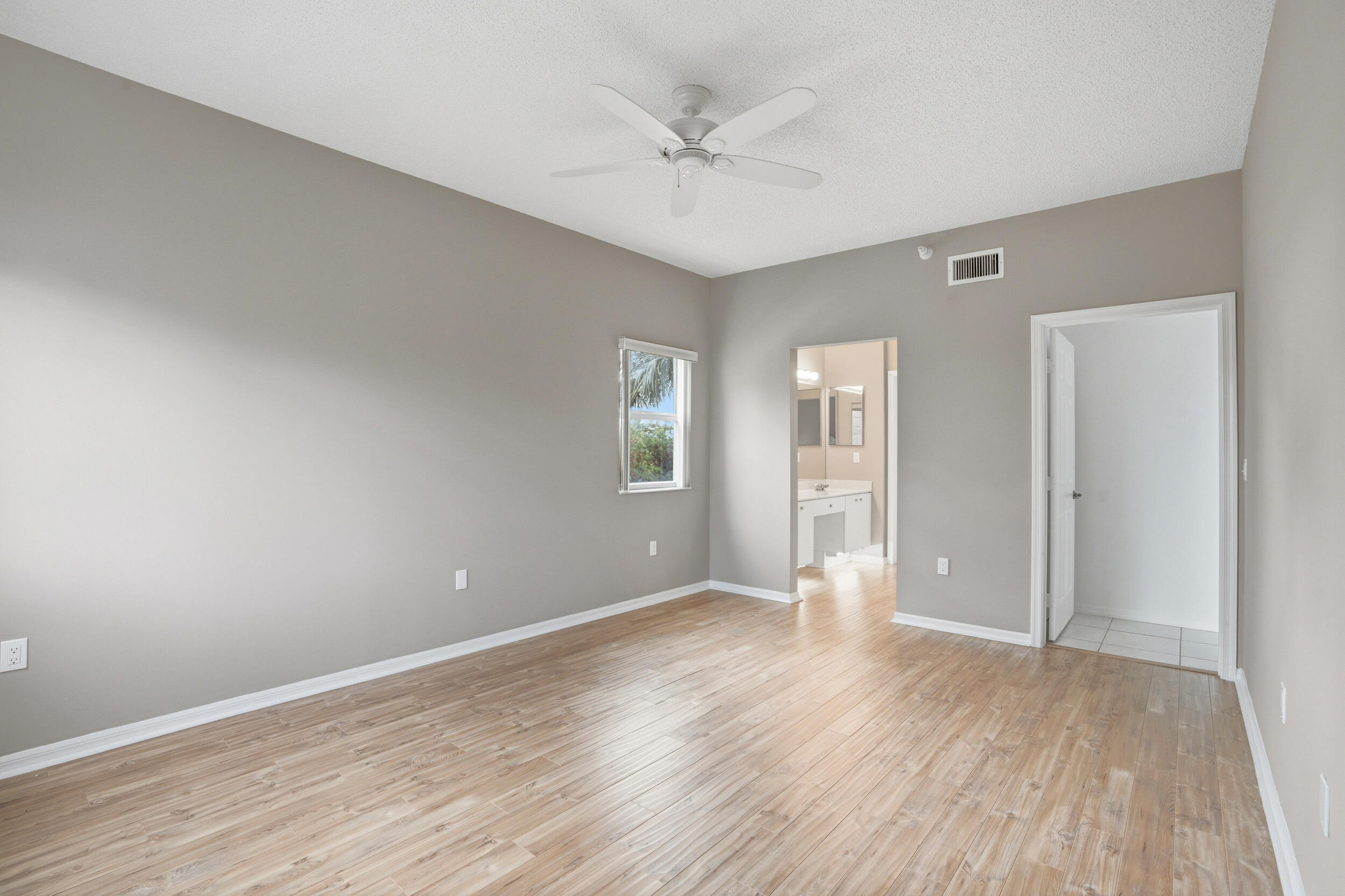 SOUTHAMPTON CONDOMINIUM - Residential