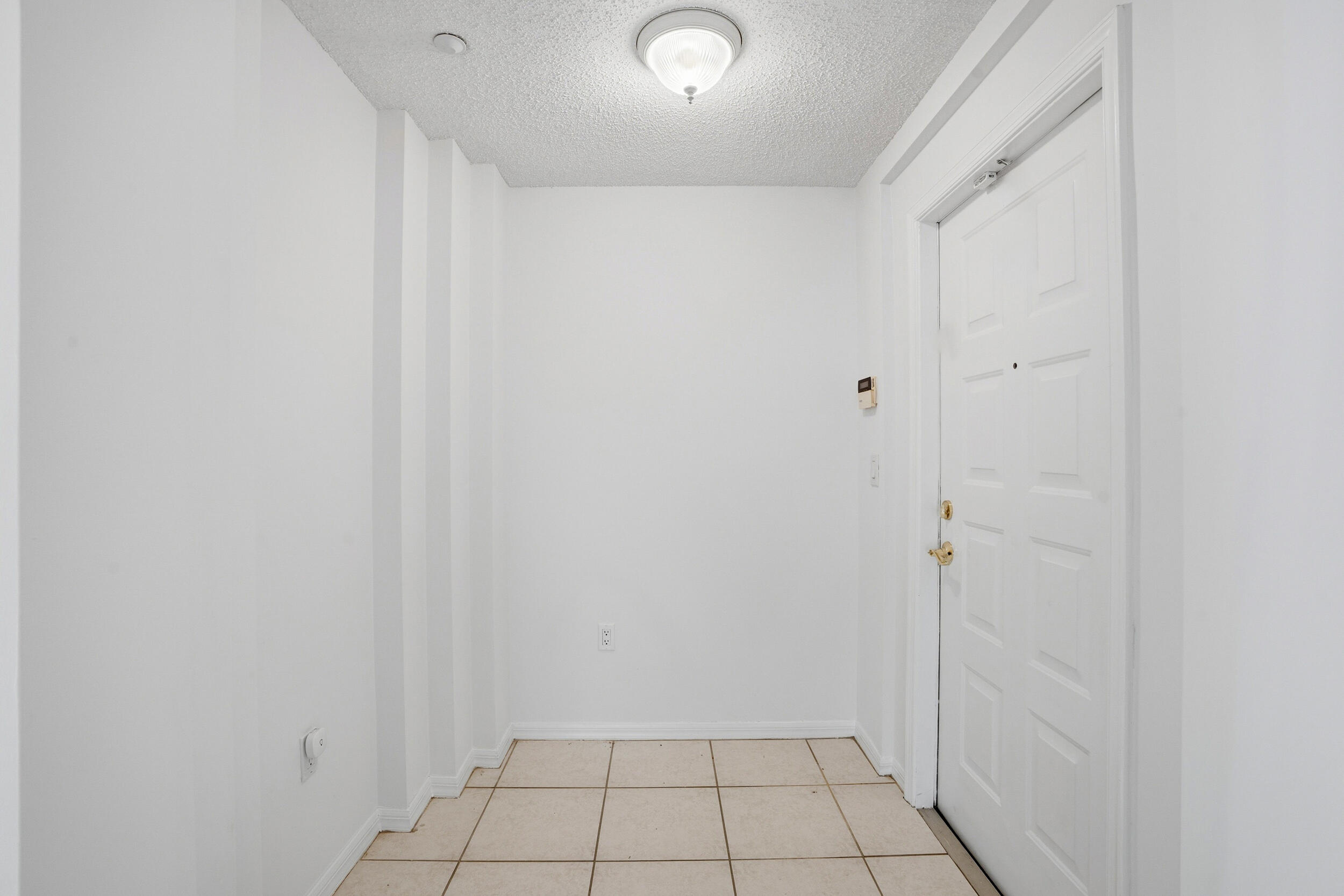 SOUTHAMPTON CONDOMINIUM - Residential