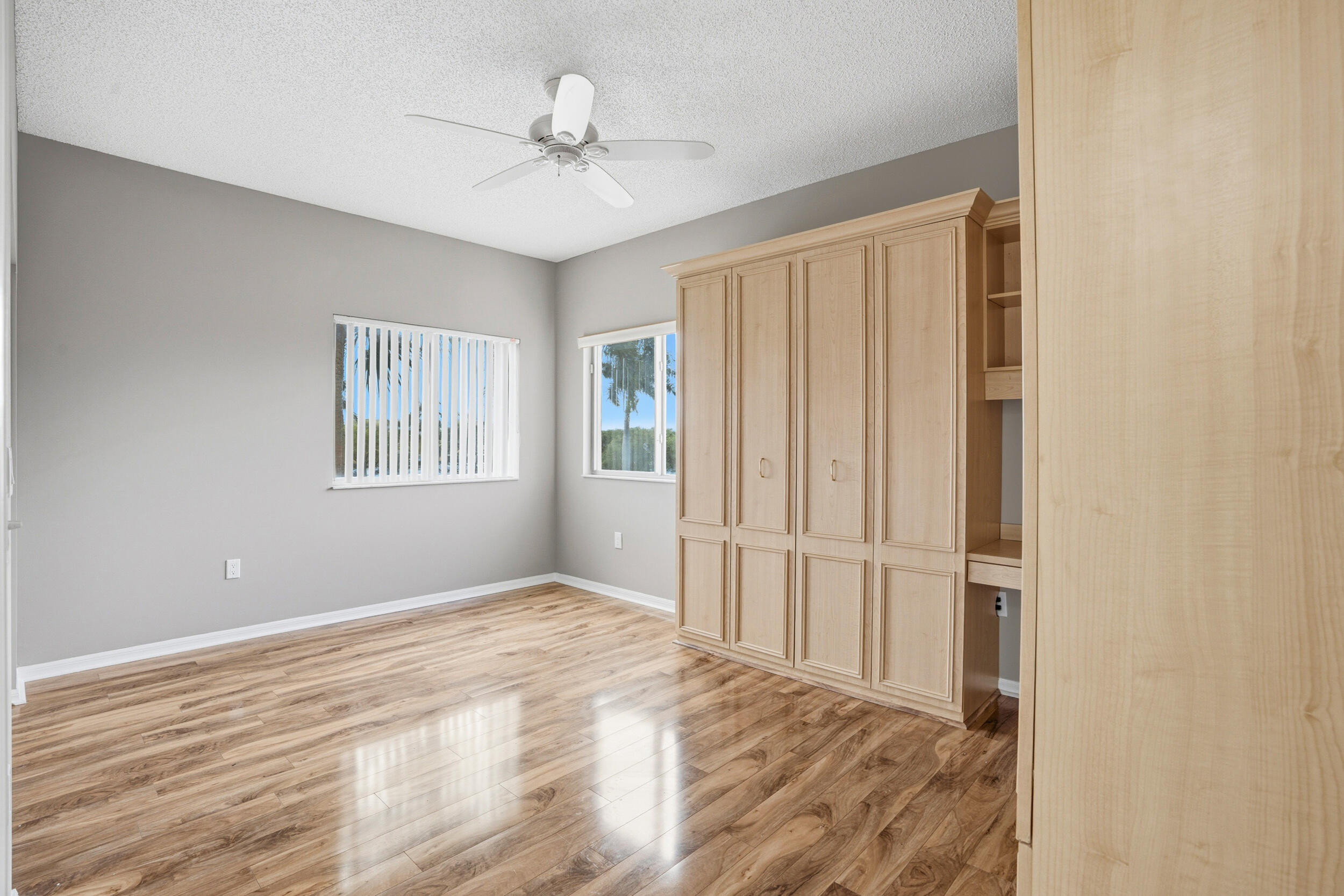 SOUTHAMPTON CONDOMINIUM - Residential