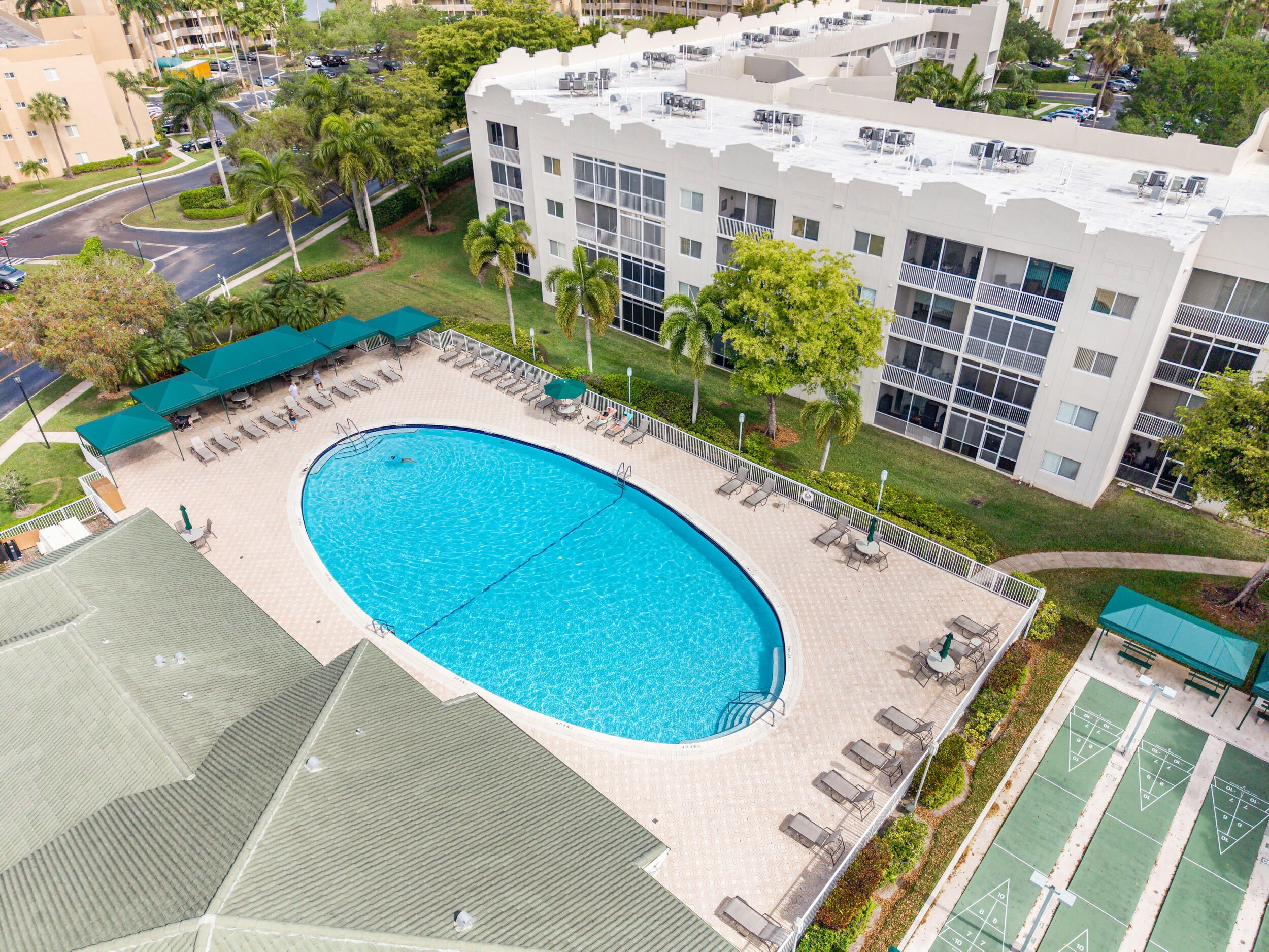 SOUTHAMPTON CONDOMINIUM - Residential