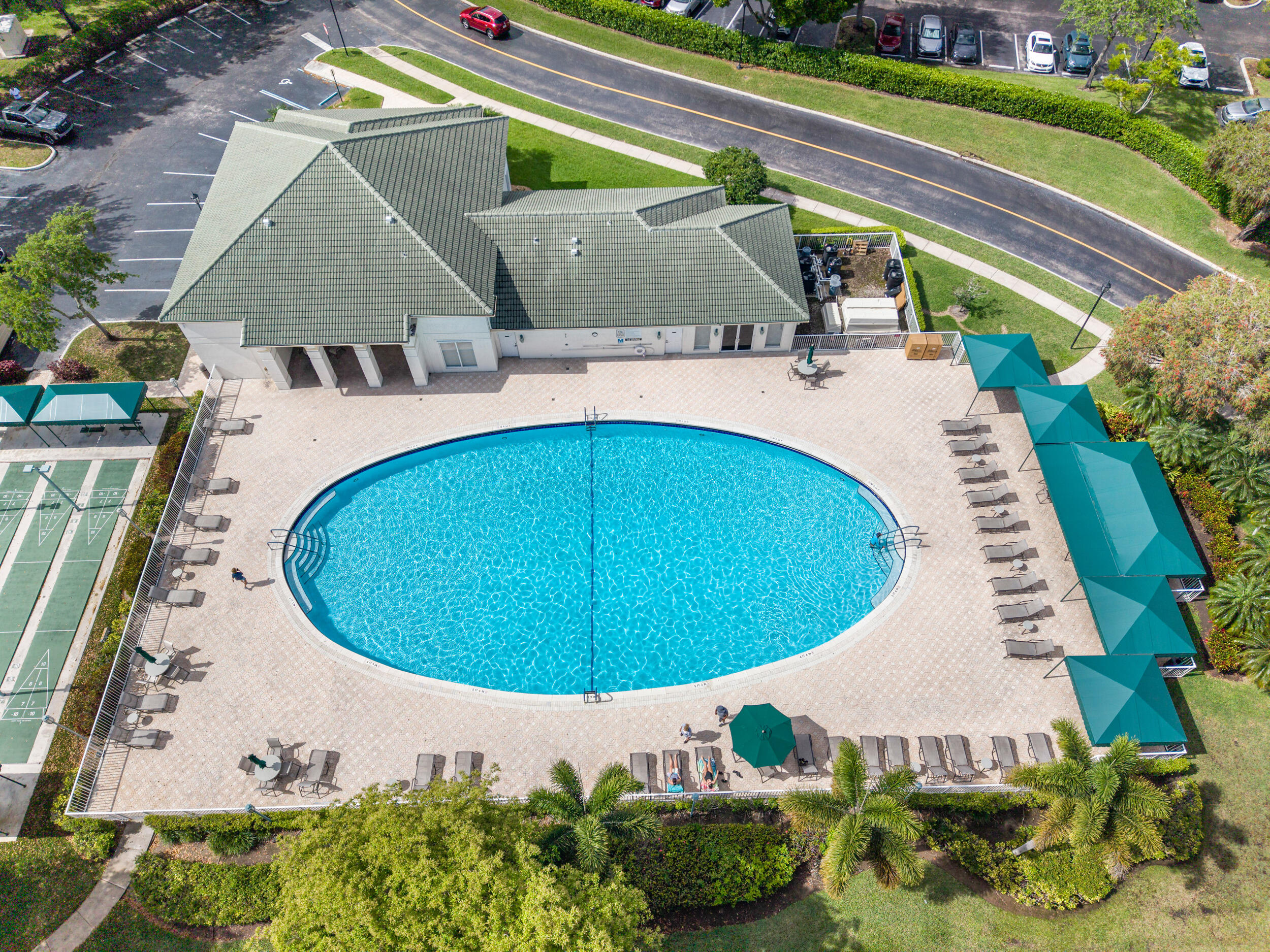 SOUTHAMPTON CONDOMINIUM - Residential