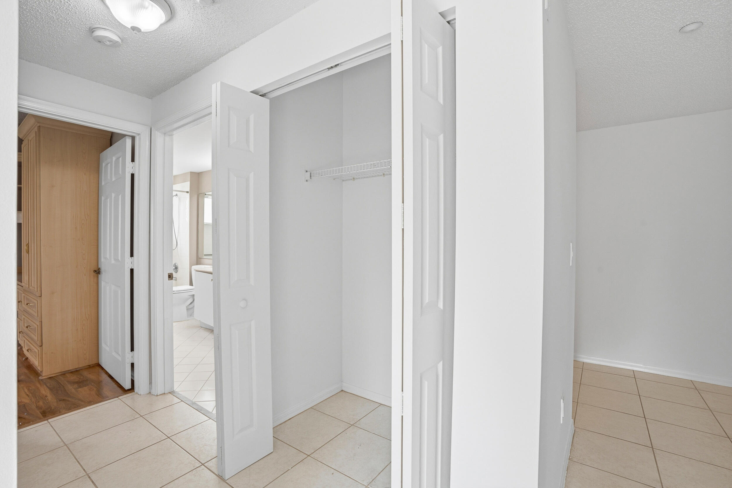 SOUTHAMPTON CONDOMINIUM - Residential