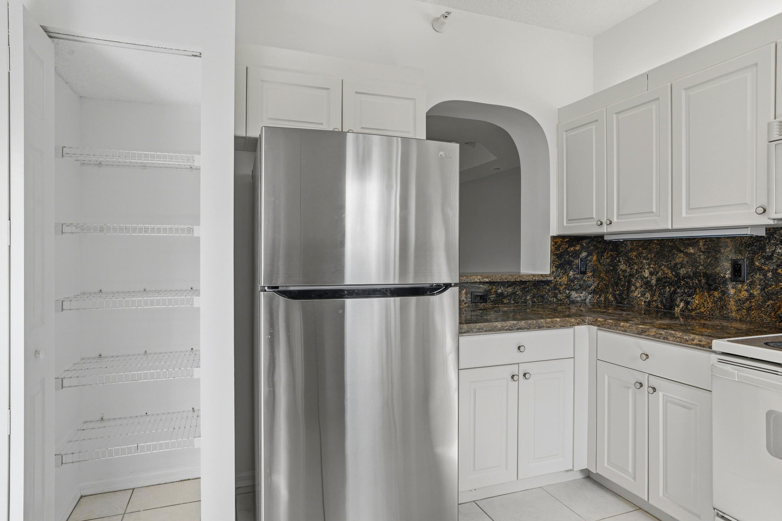 SOUTHAMPTON CONDOMINIUM - Residential