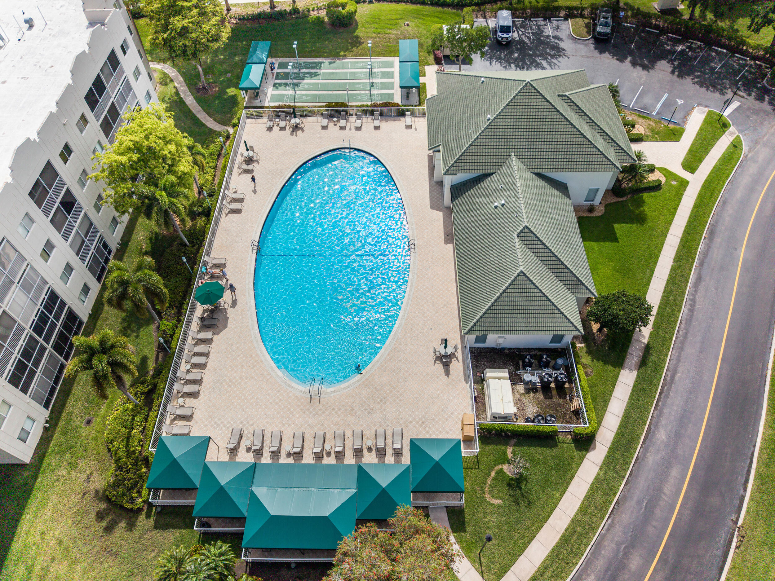 SOUTHAMPTON CONDOMINIUM - Residential