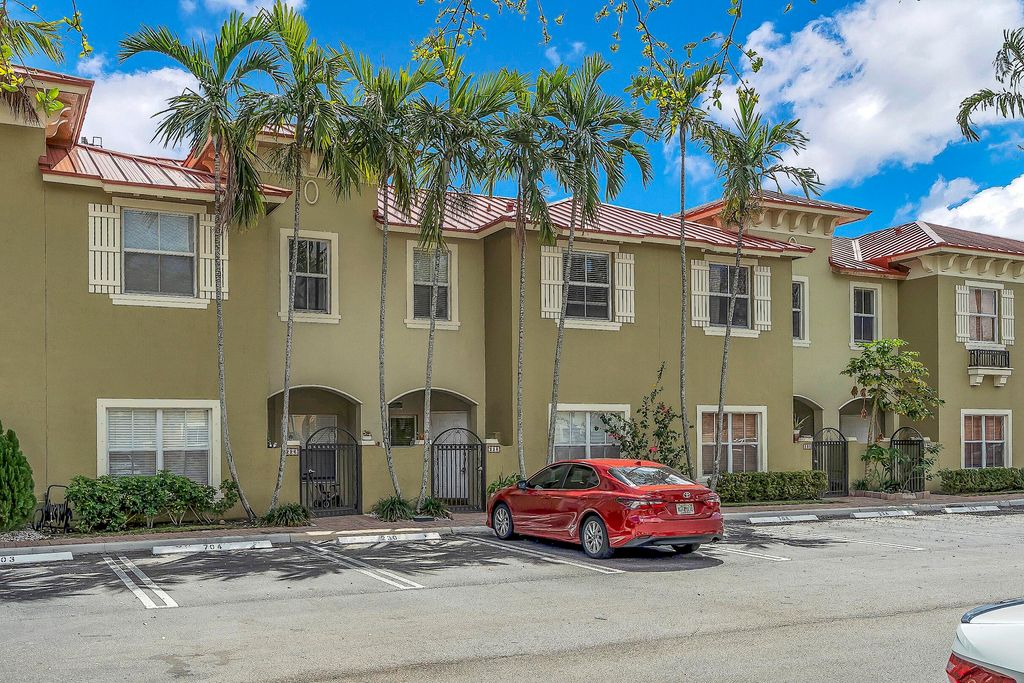 Photo of 228 Lake Monterey Circle, Boynton Beach, FL 33426 (MLS # B26001652)