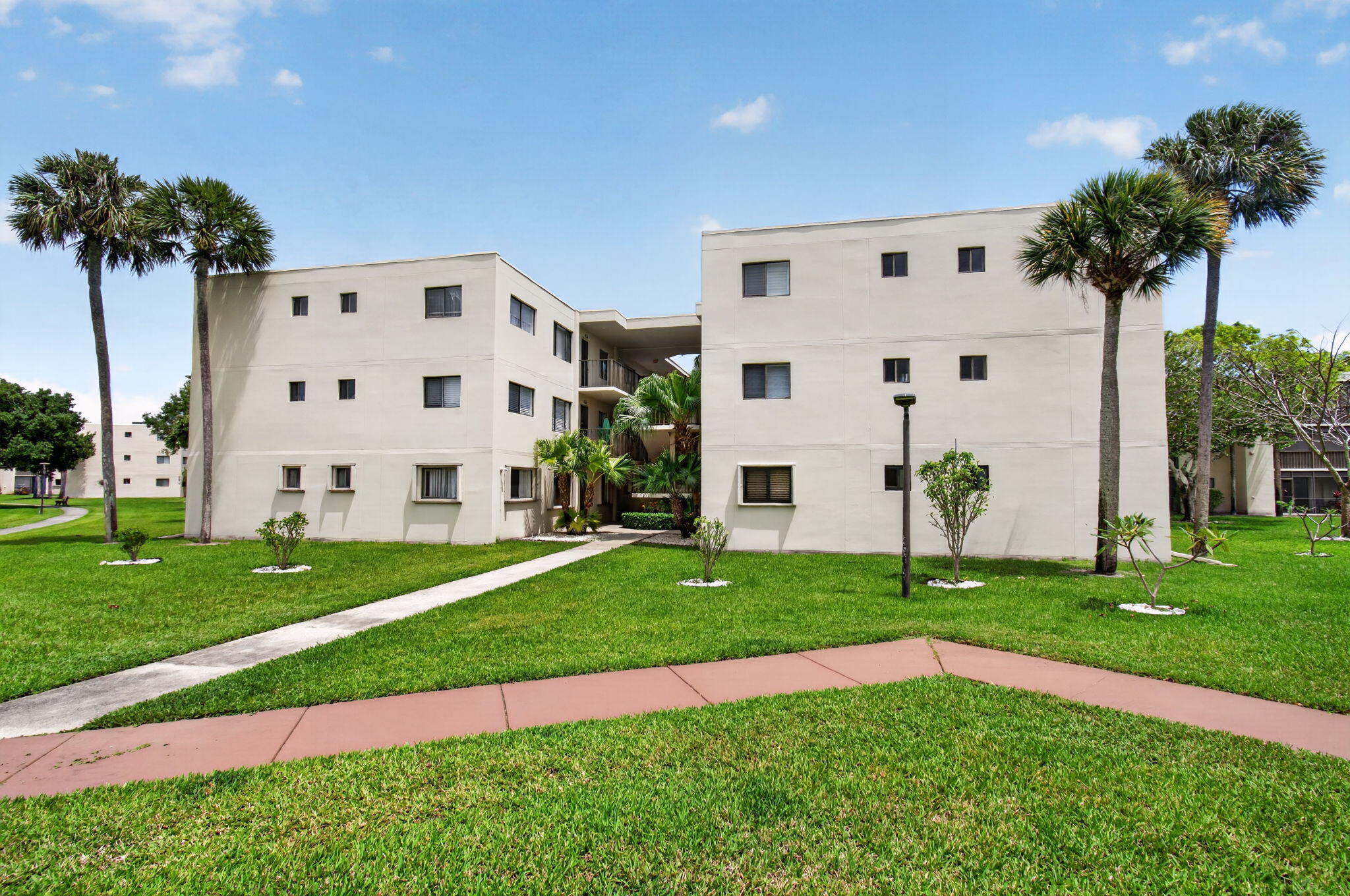 DOGWOOD CONDO - Residential