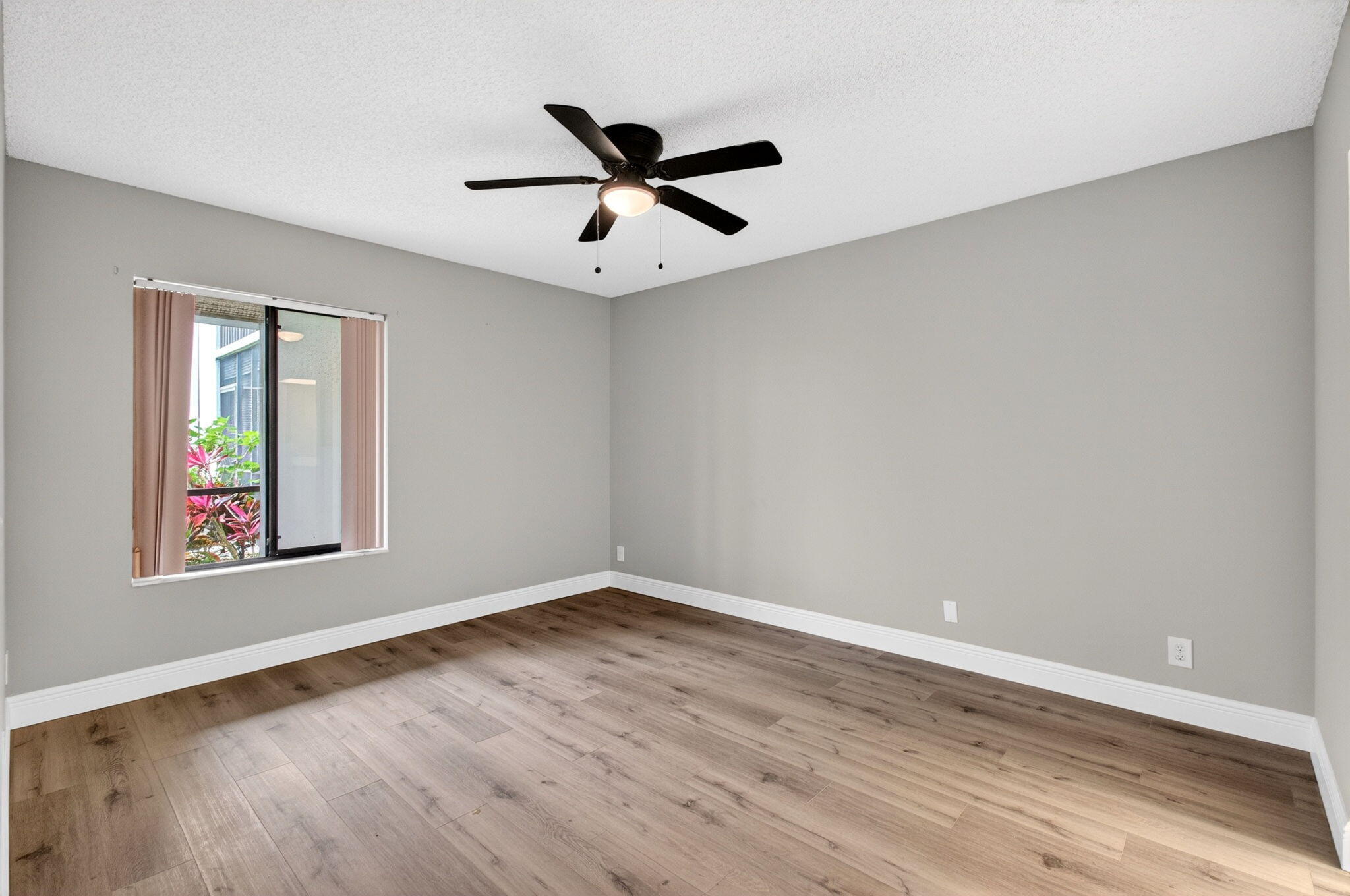 DOGWOOD CONDO - Residential