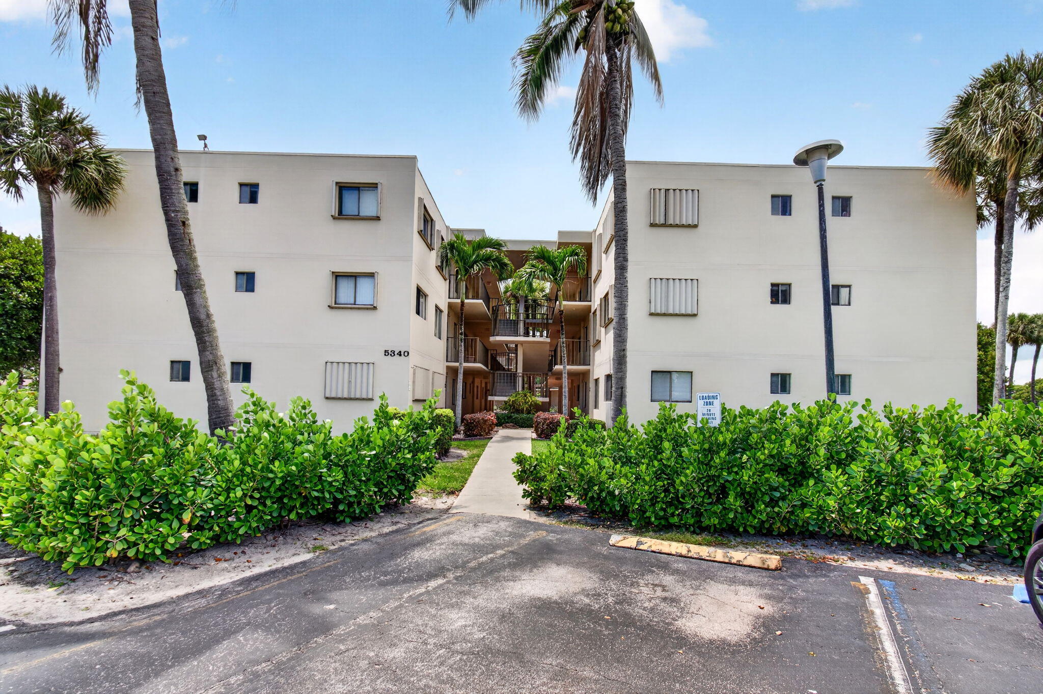 5430 Las Verdes Circle