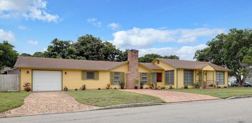 Photo of 1230 N C Street, Lake Worth Beach, FL 33460 (MLS # R10977780)