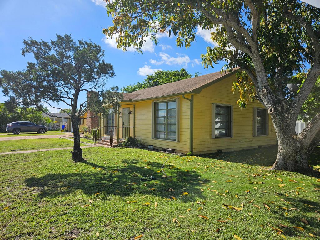 Photo of 1230 N C Street, Lake Worth Beach, FL 33460 (MLS # R10977780)