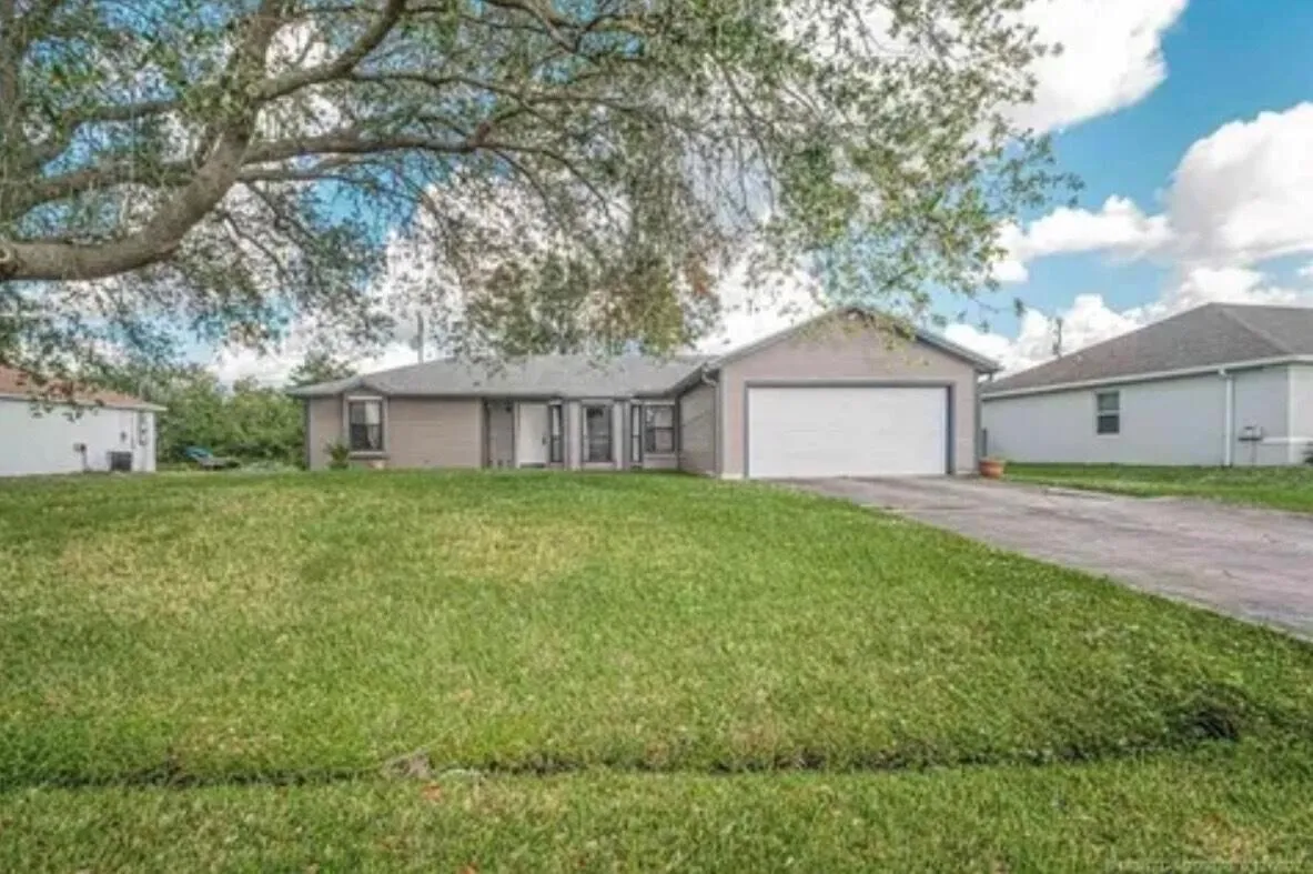 129 SW Ridgecrest Dr  