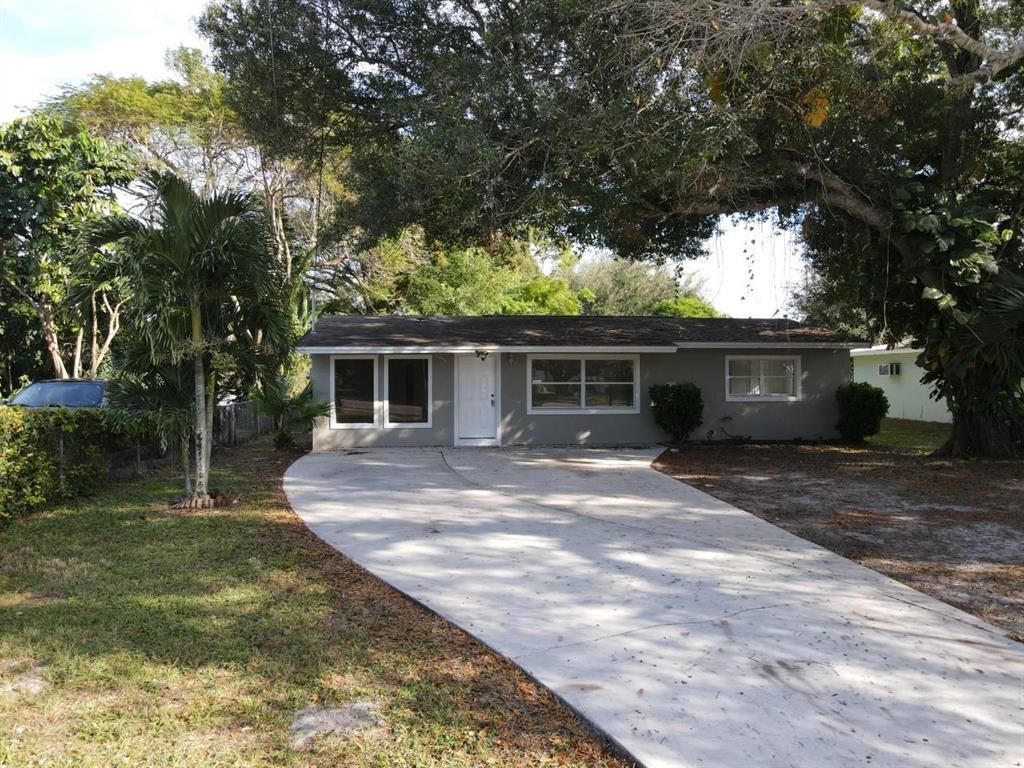 Photo of 2506 Oleander Boulevard, Fort Pierce, FL 34982 (MLS # R10714546)