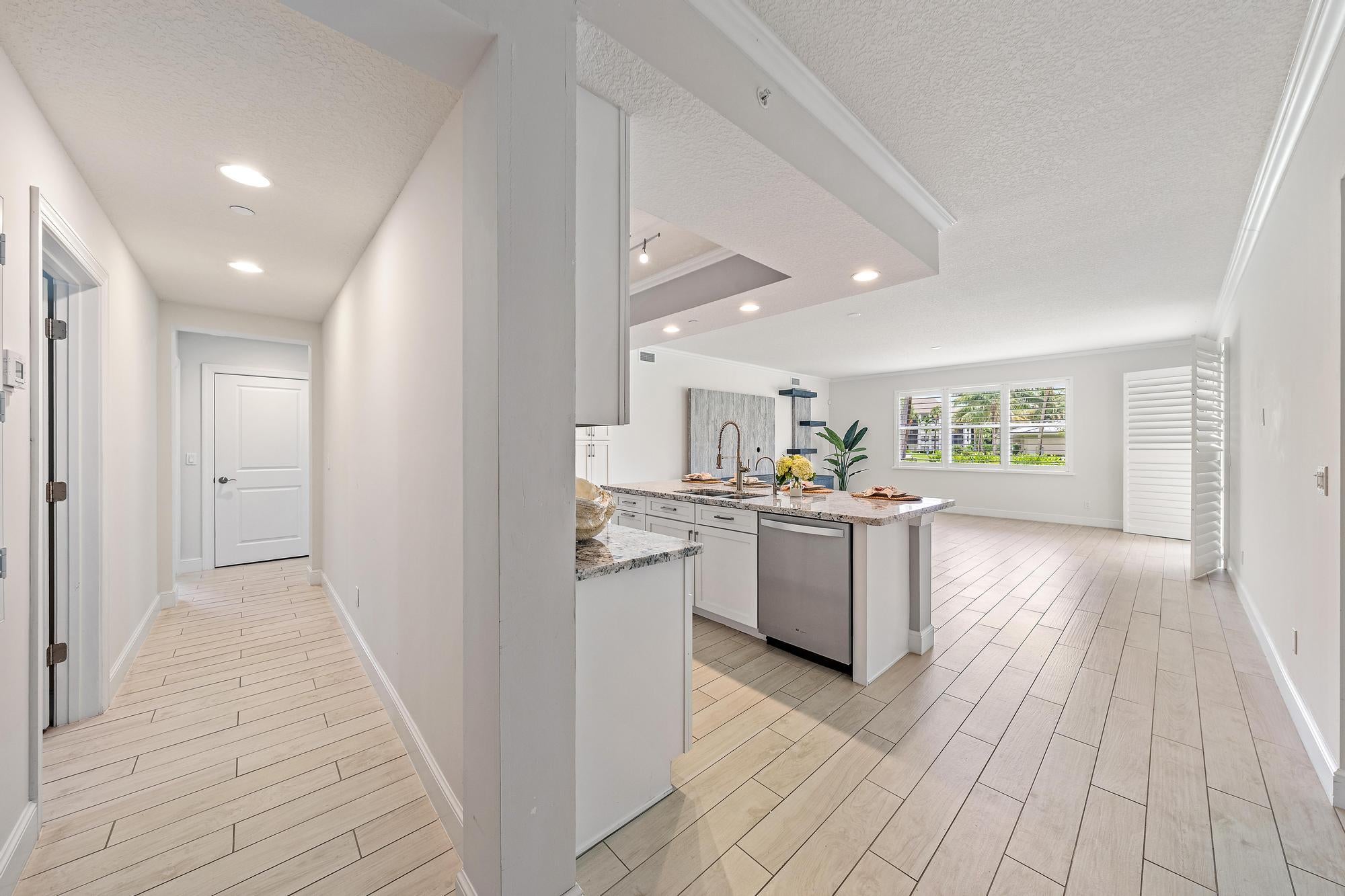 411 Bay Colony Drive N