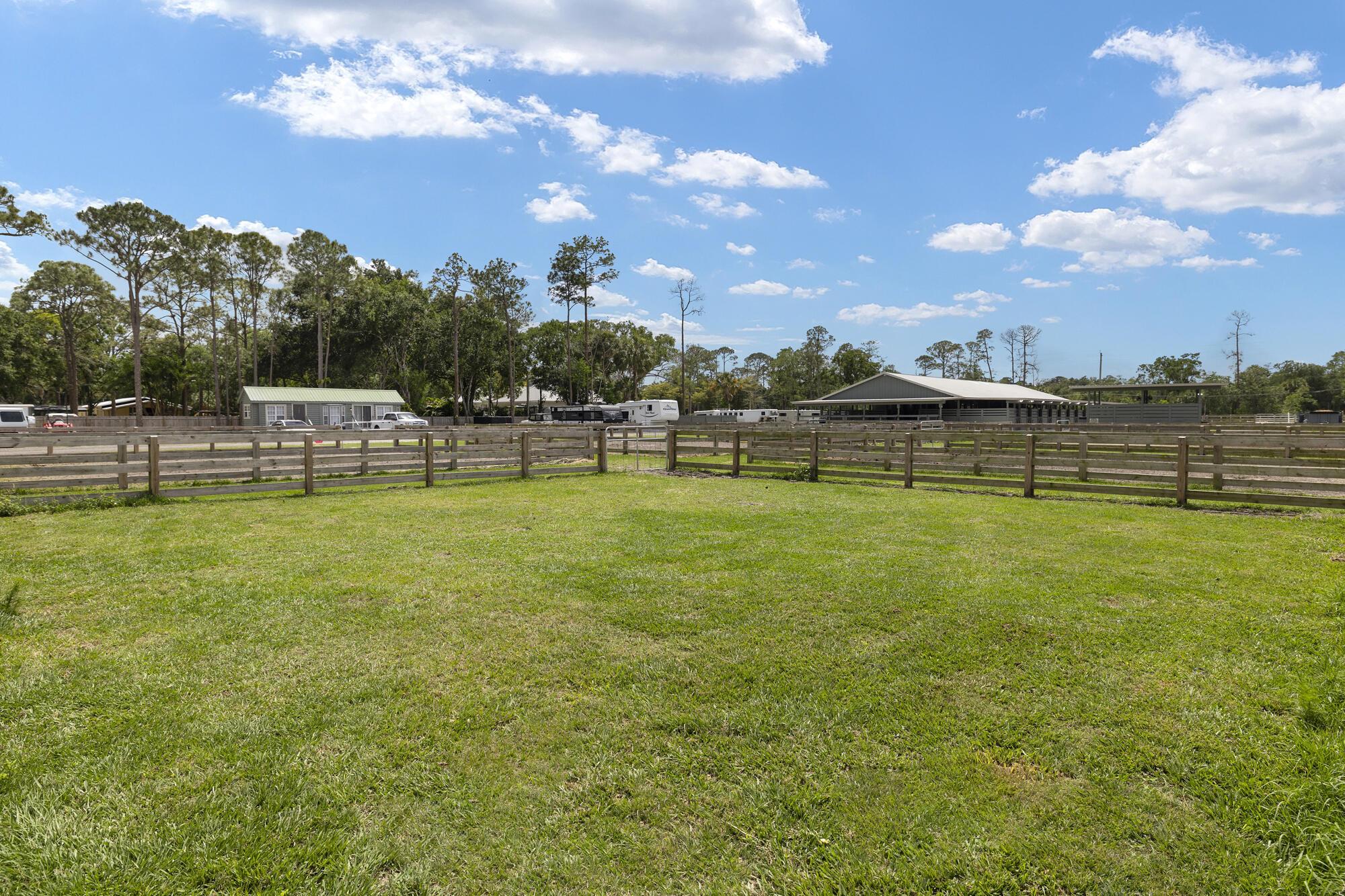 LOXAHATCHEE GROVES - Residential