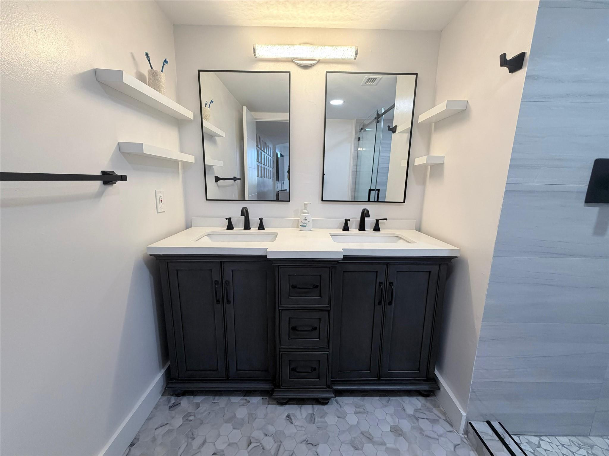 Claridge Condo - Residential