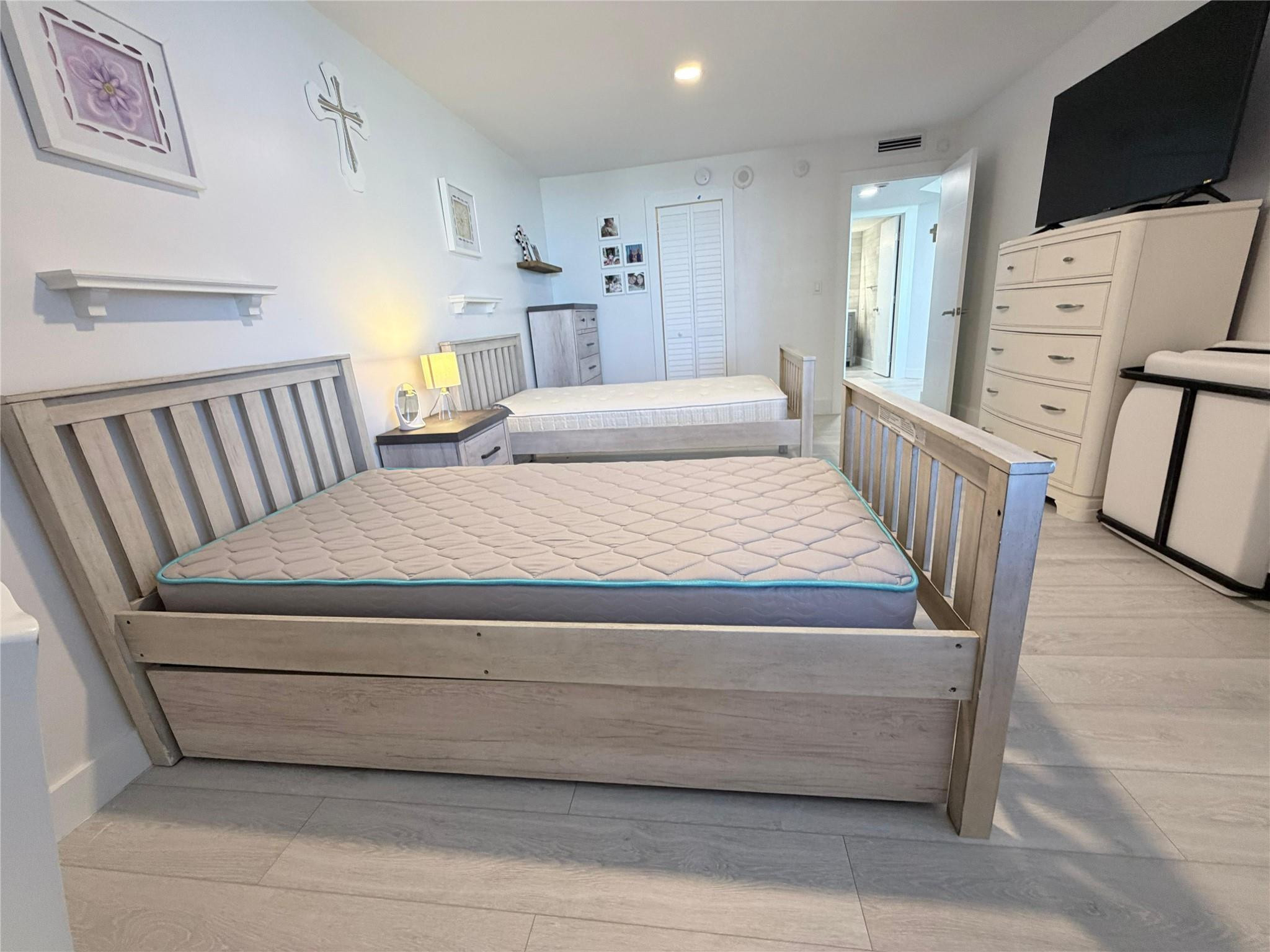 Claridge Condo - Residential