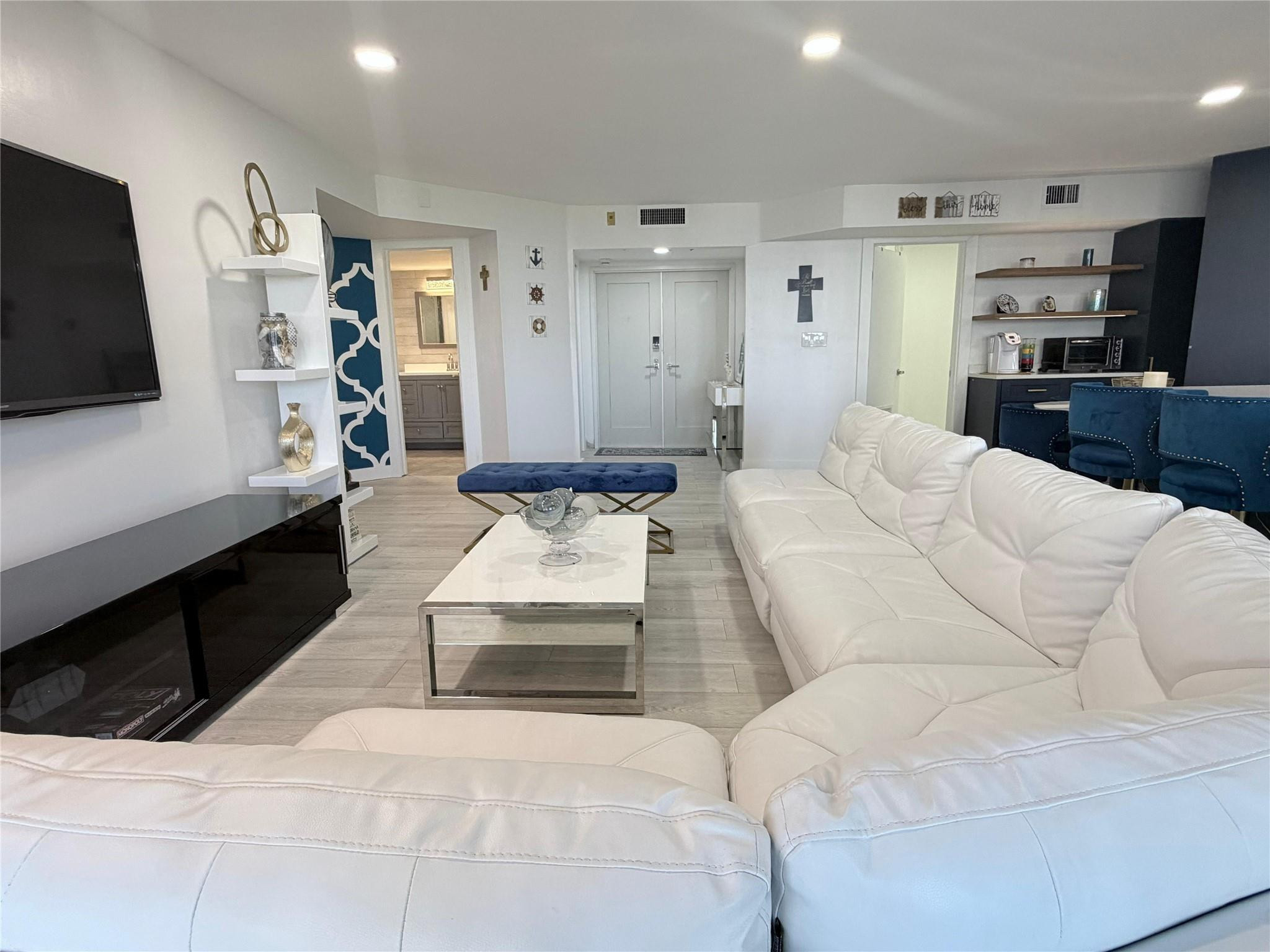 Claridge Condo - Residential